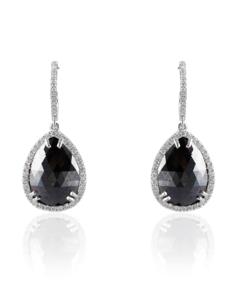 10,89 Karat Gesamt Birnenförmige schwarze Diamant-Ohrringe aus 14 Karat Gold (Tropfenschliff) im Angebot