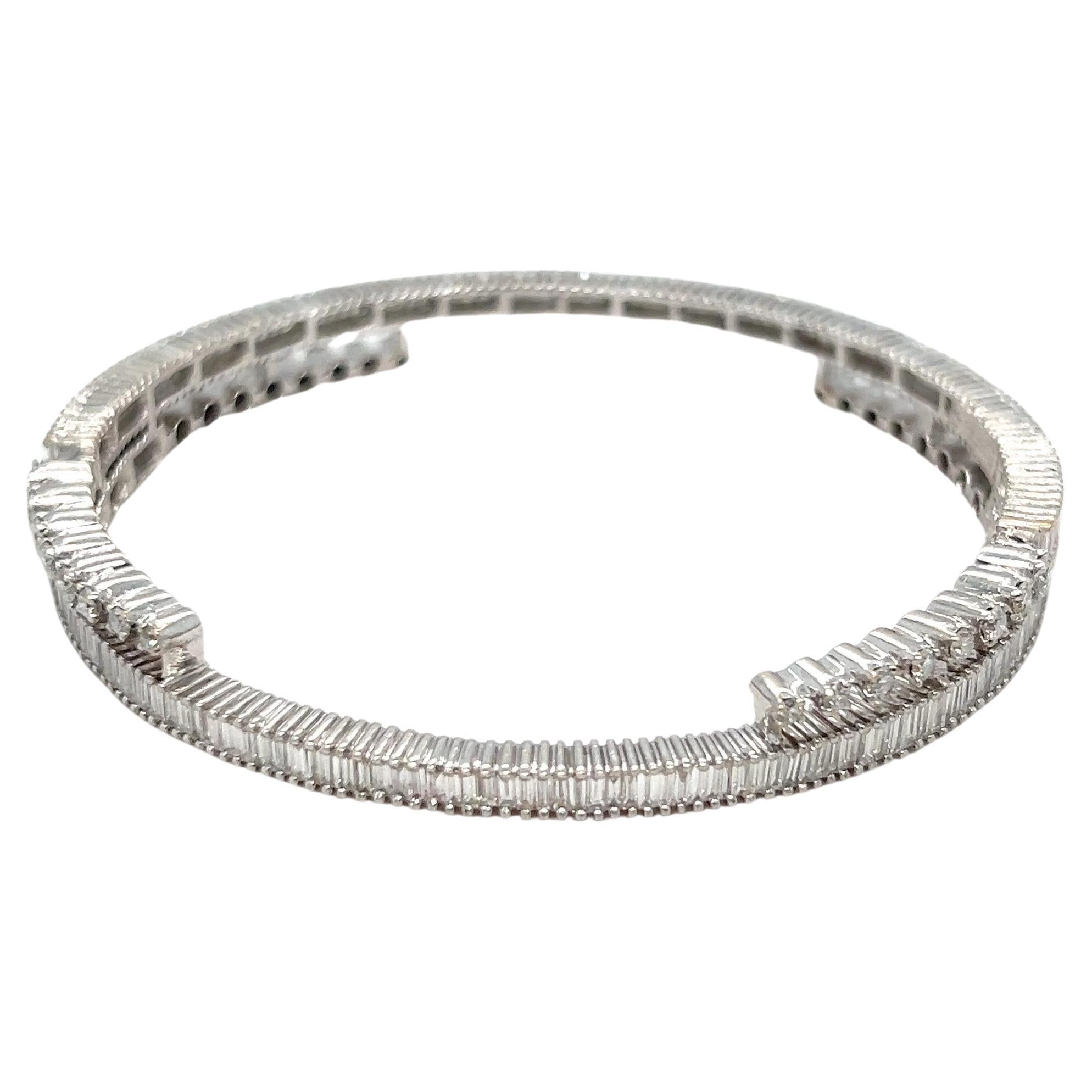 Il braccialetto è un paio (2 pezzi). Il bracciale Modern Bangle è stato acquistato in precedenza e progettato su misura. Le persone che indossano bracciali di dimensioni comprese tra 5,5 e 6 pollici si adatteranno perfettamente al bracciale. Il peso