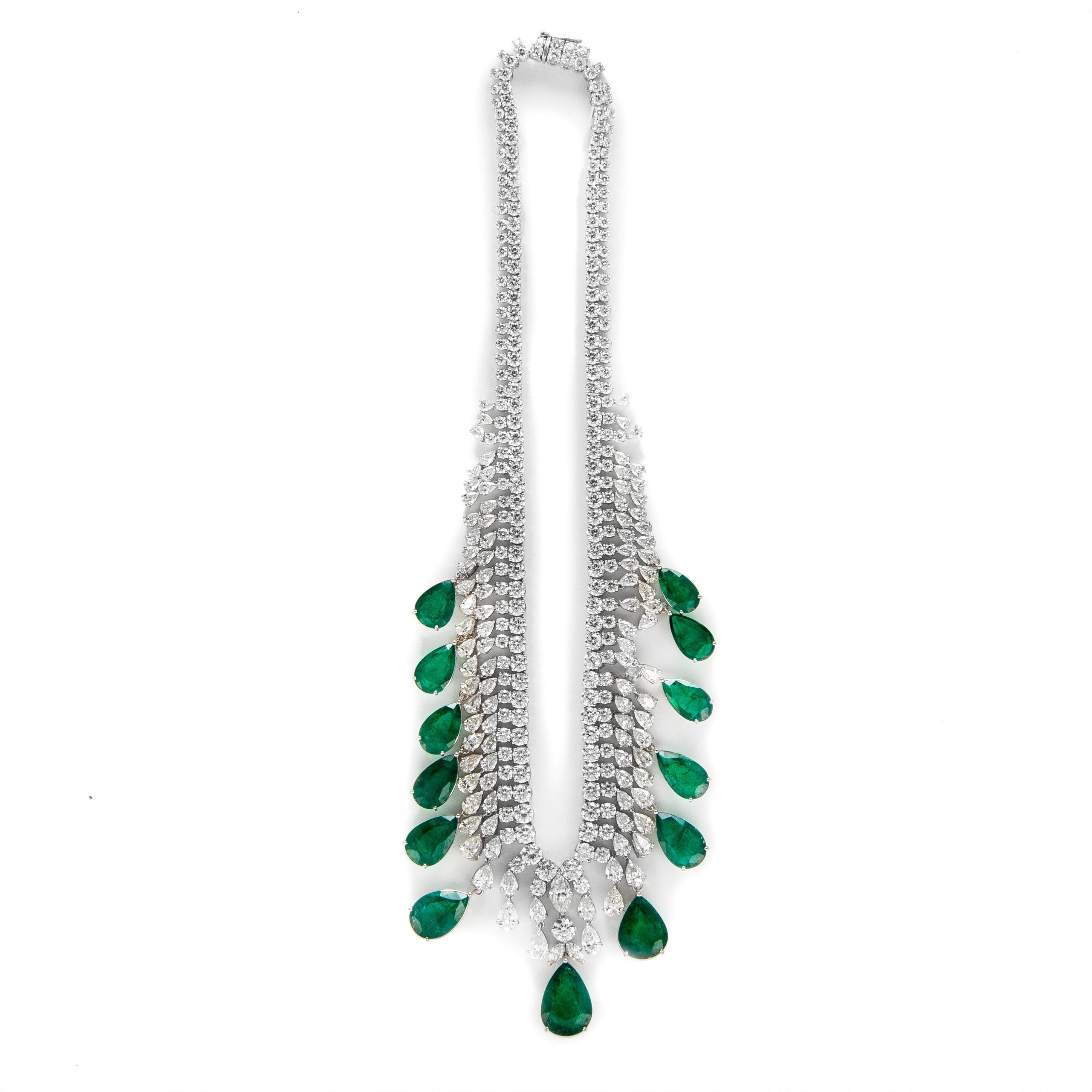 Pear Cut 108.94ct Pear Shape Emerald & Diamond Necklace 18k White Gold For Sale