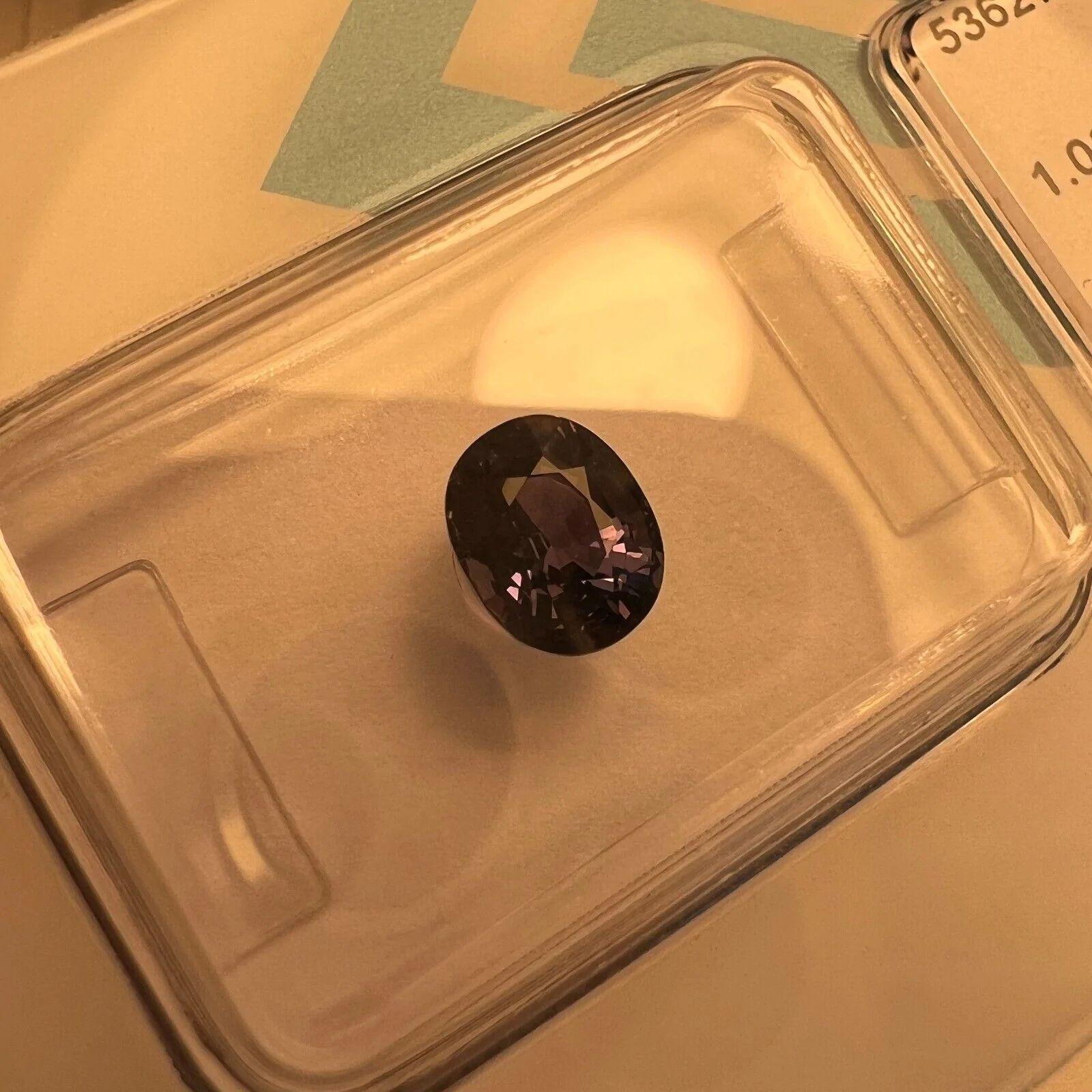 Saphir taille ovale non chauffé vert bleu violet certifié IGI de 1,08 carat à couleur changeante Neuf - En vente à Birmingham, GB