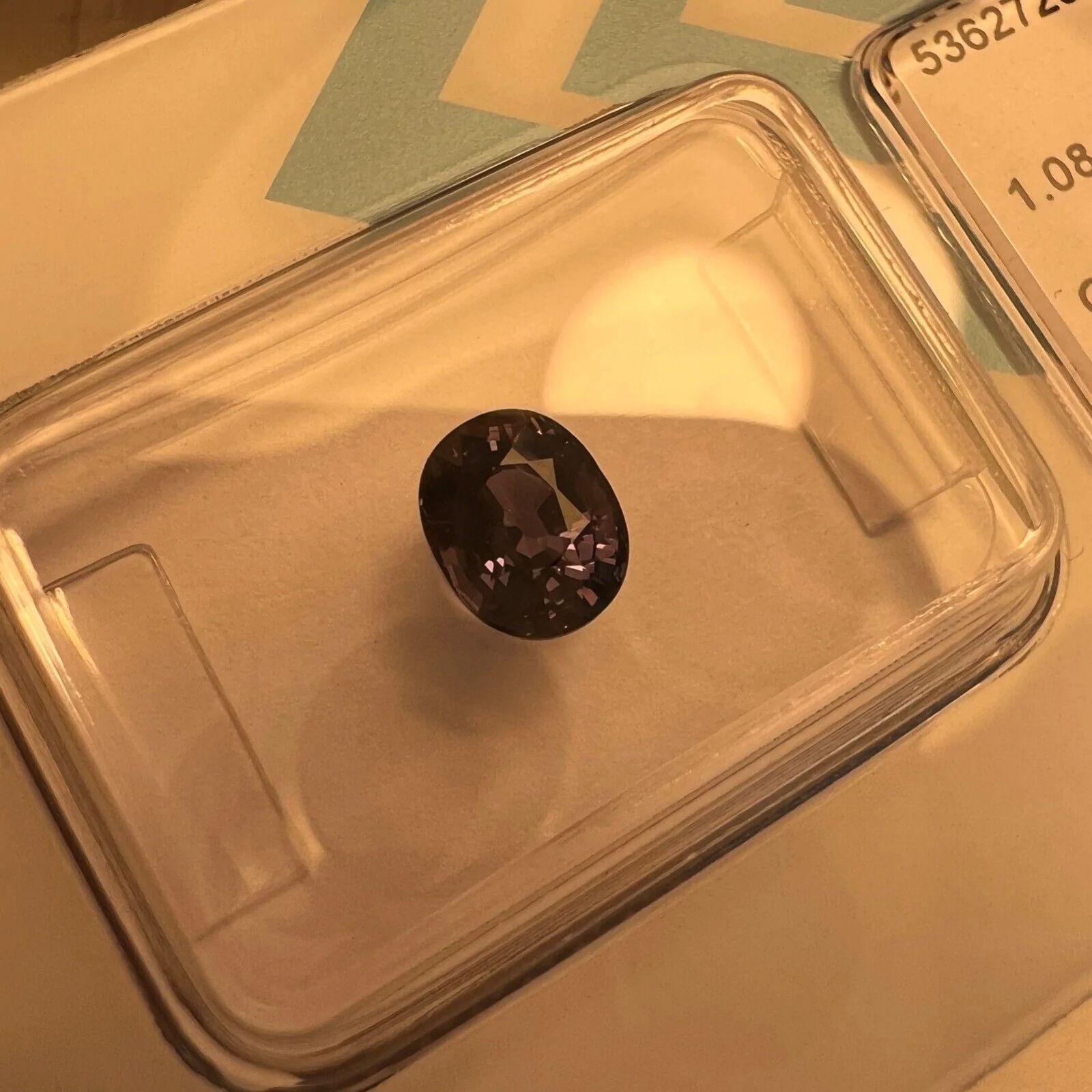 Saphir taille ovale non chauffé vert bleu violet certifié IGI de 1,08 carat à couleur changeante en vente 3