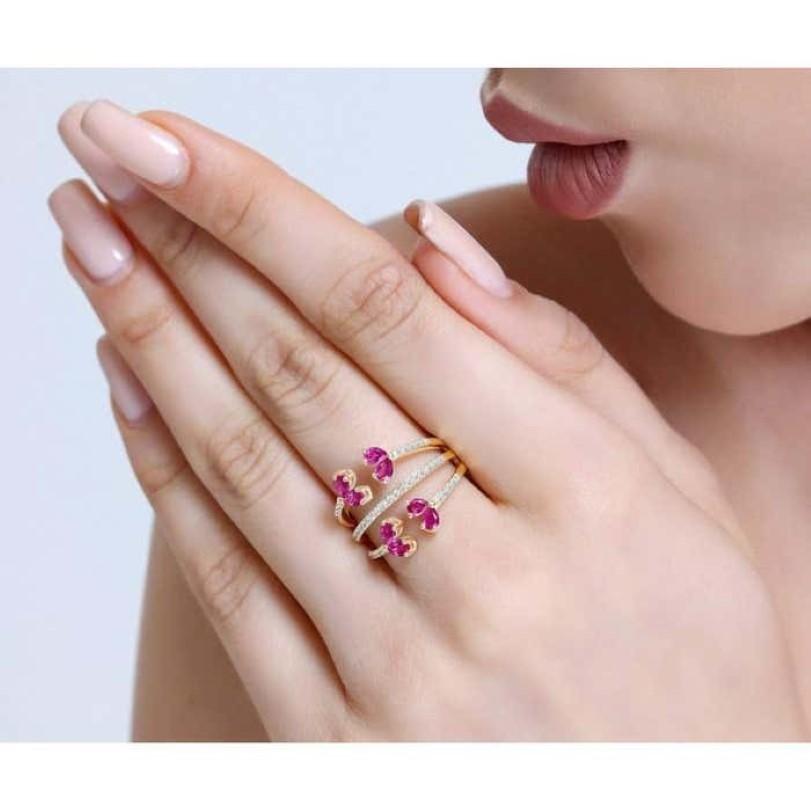 Einzelheiten zum Produkt :

- • Auf Bestellung gefertigt

- • Gold Kt: 14kt

- • Verfügbare Goldfarben: Roségold, Gelbgold, Weißgold

- •  Gold GR: 4.30GR

- • 0,28ct Naturdiamant

- • 0,90ct Natürlicher Rubin

- • Diamant Farbe-Klarheit: F-G Farbe