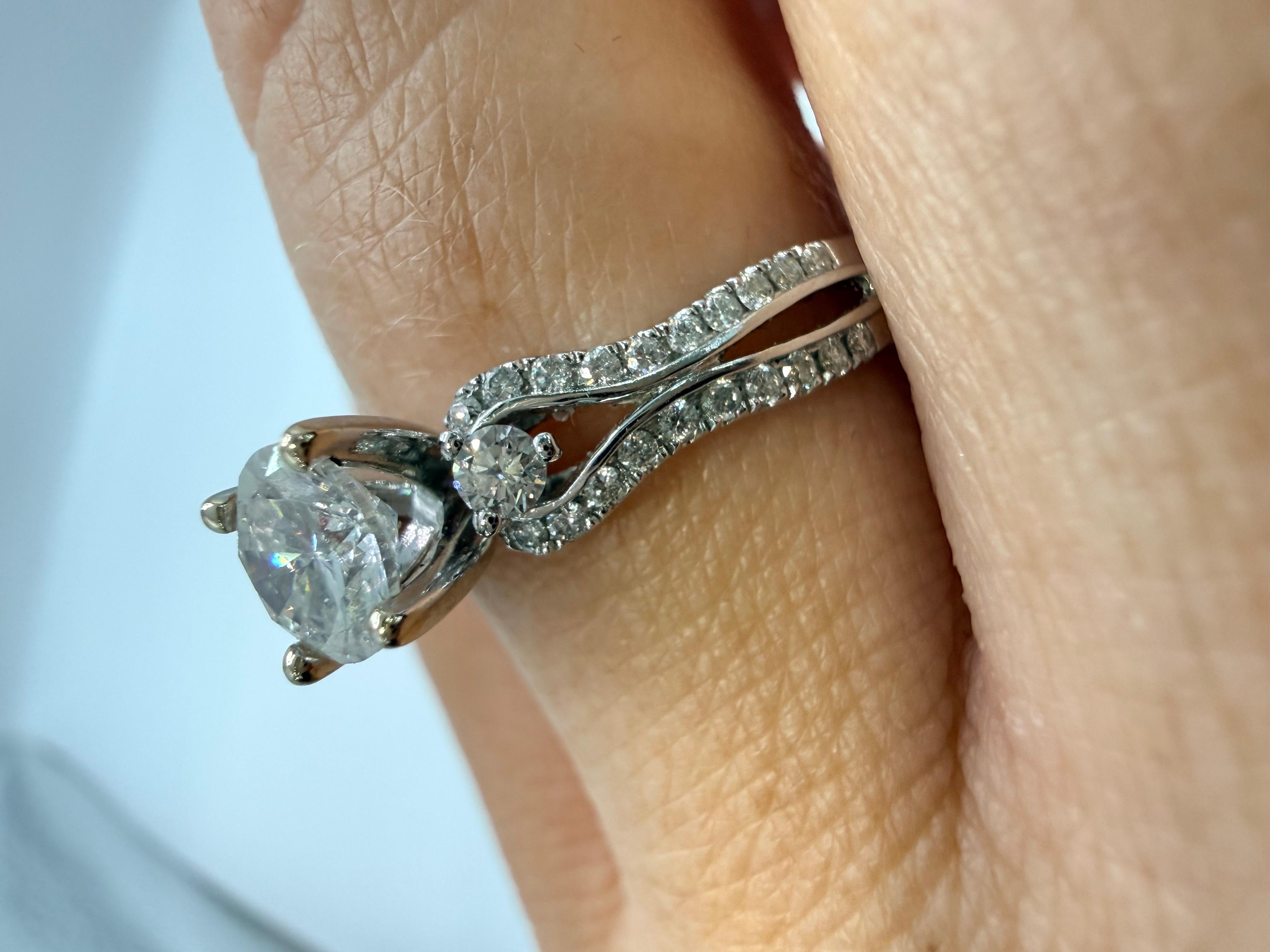 Anello di fidanzamento con diamante da 1,08 carati in oro 18KT In condizioni Nuovo in vendita a Boca Raton, FL