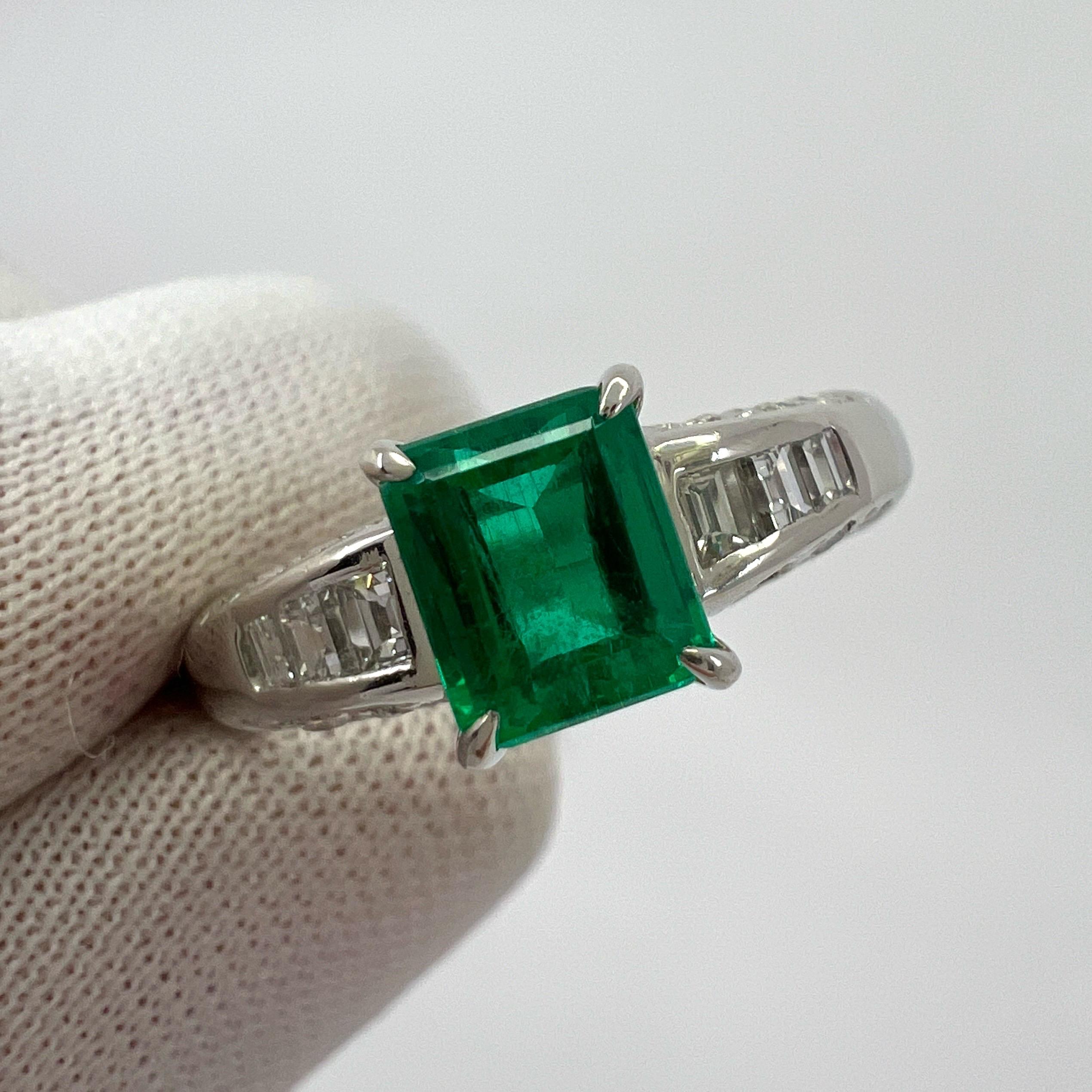 1.08ct Fine Green Colombian Emerald And Diamond Platinum Modern Solitaire Ring For Sale 3