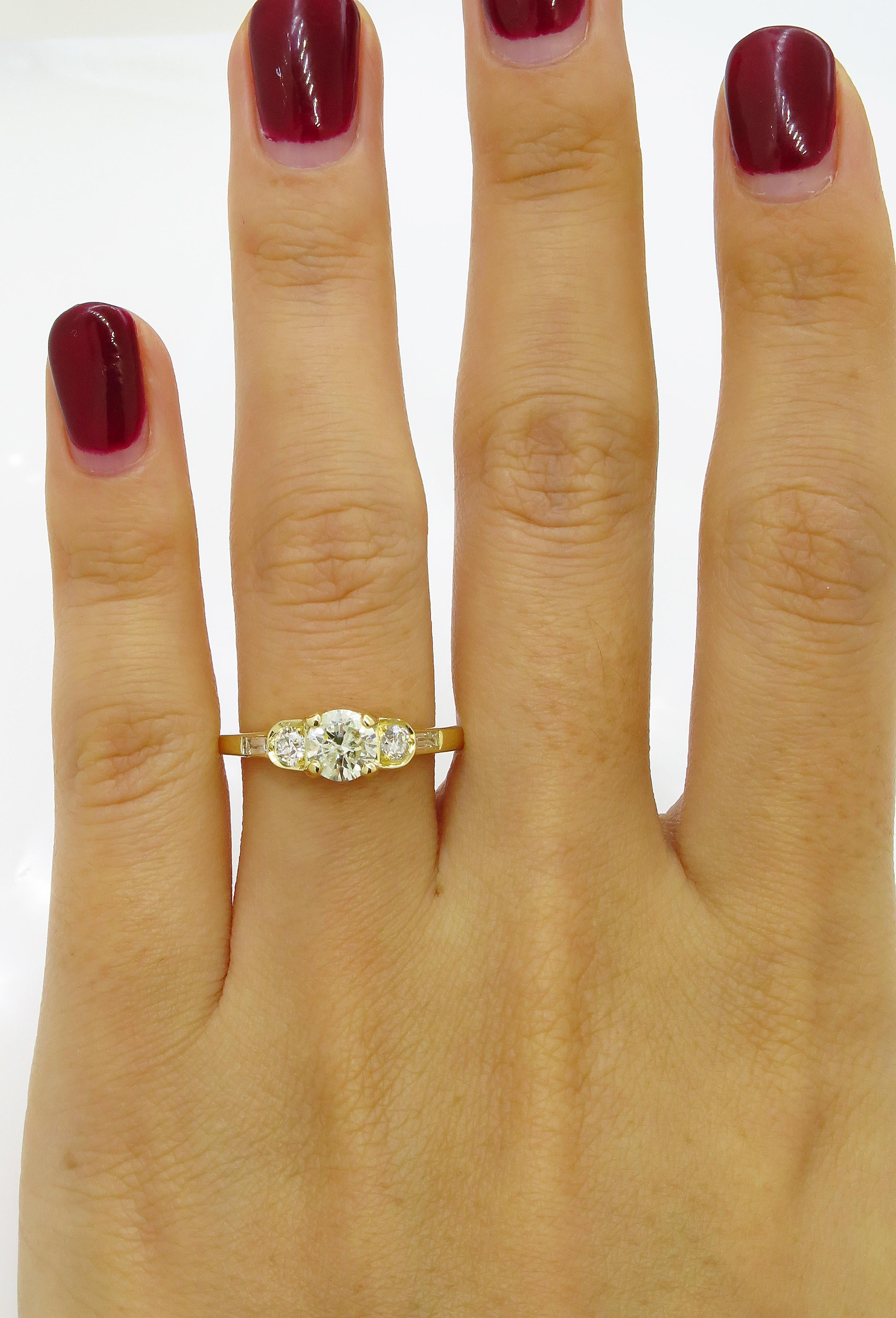 1.08 Carat Five-Stone Diamond Wedding Engagement 18 Karat Yellow Gold Ring 5