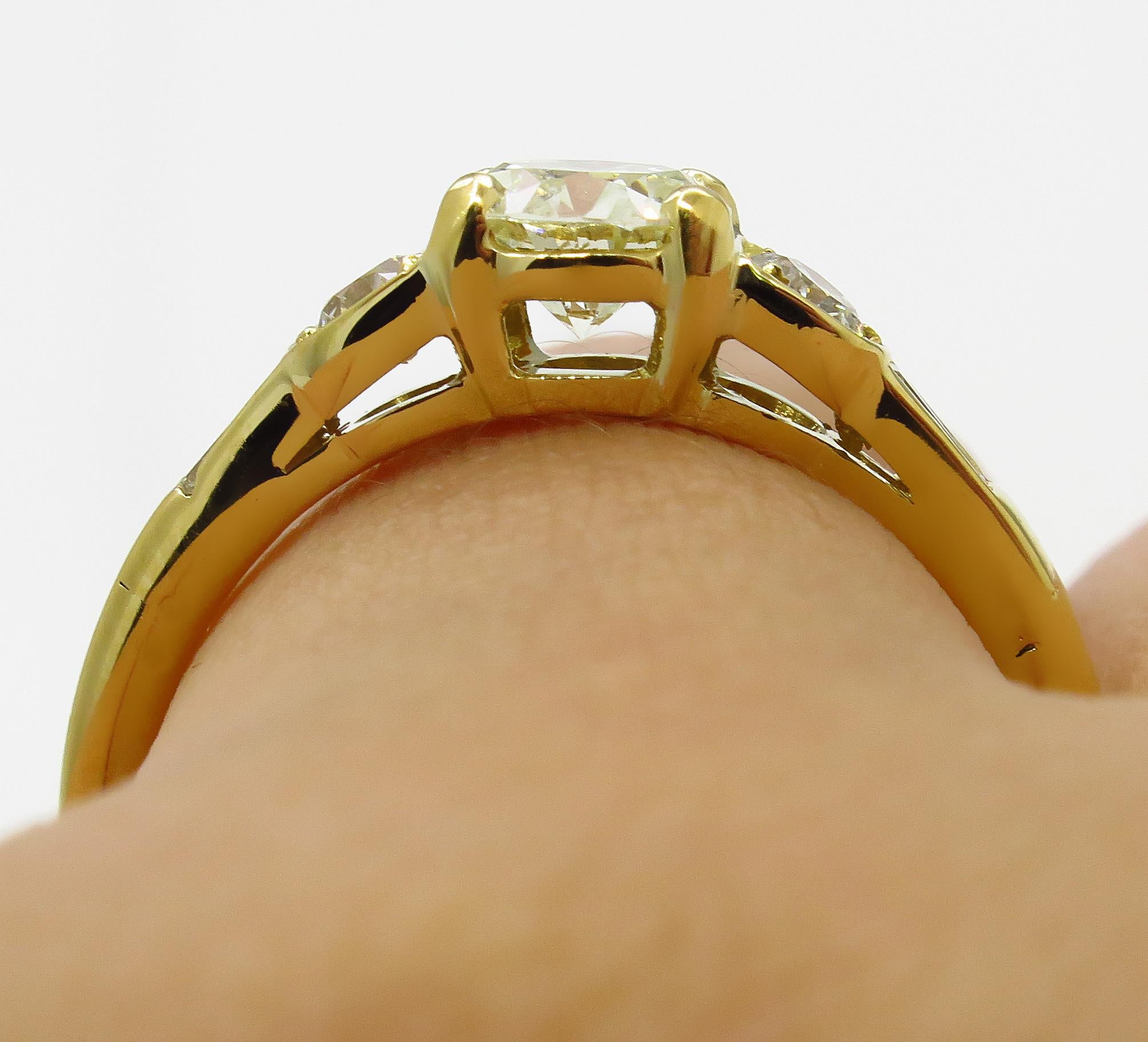 1.08 Carat Five-Stone Diamond Wedding Engagement 18 Karat Yellow Gold Ring 7