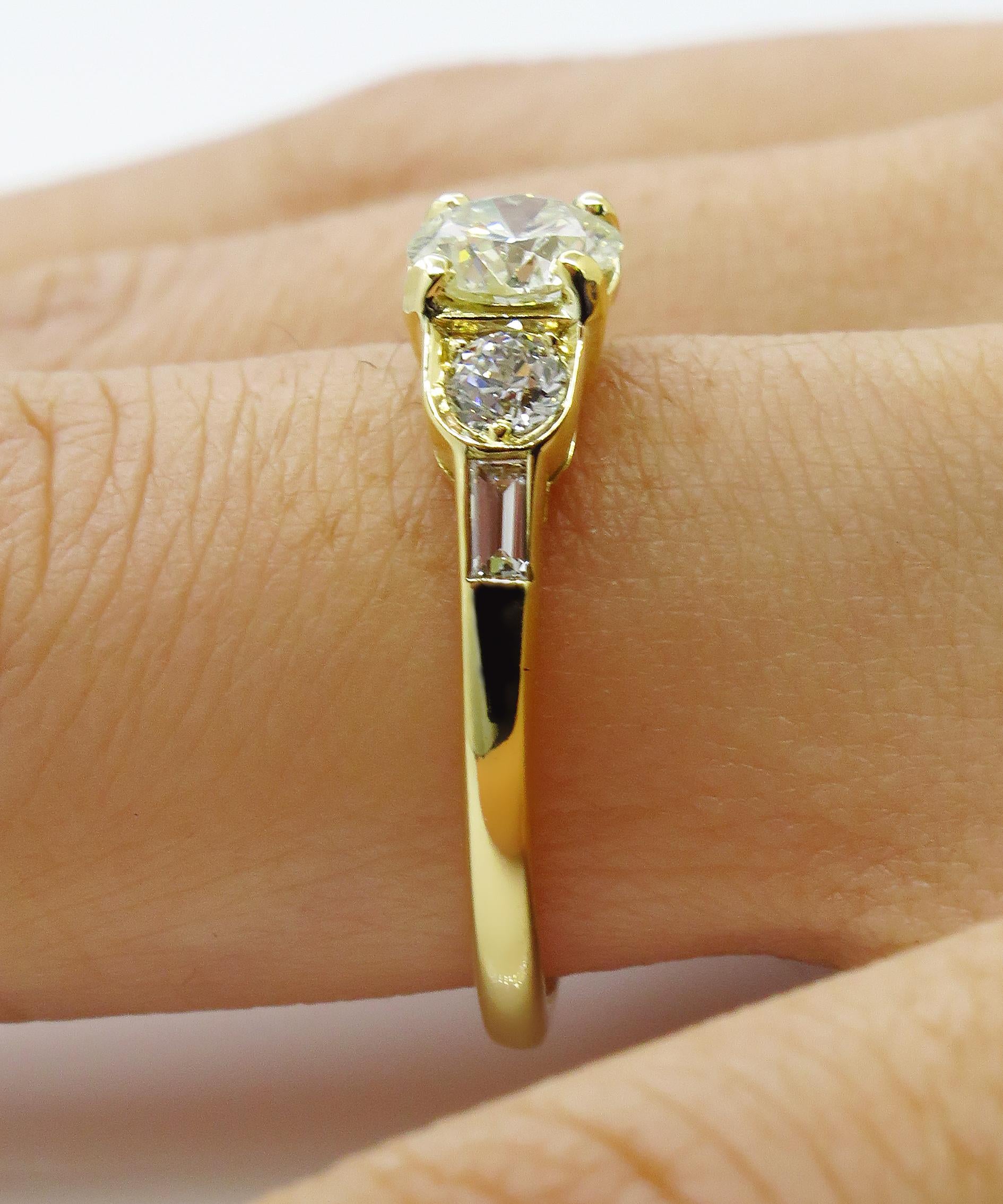 1.08 Carat Five-Stone Diamond Wedding Engagement 18 Karat Yellow Gold Ring 8