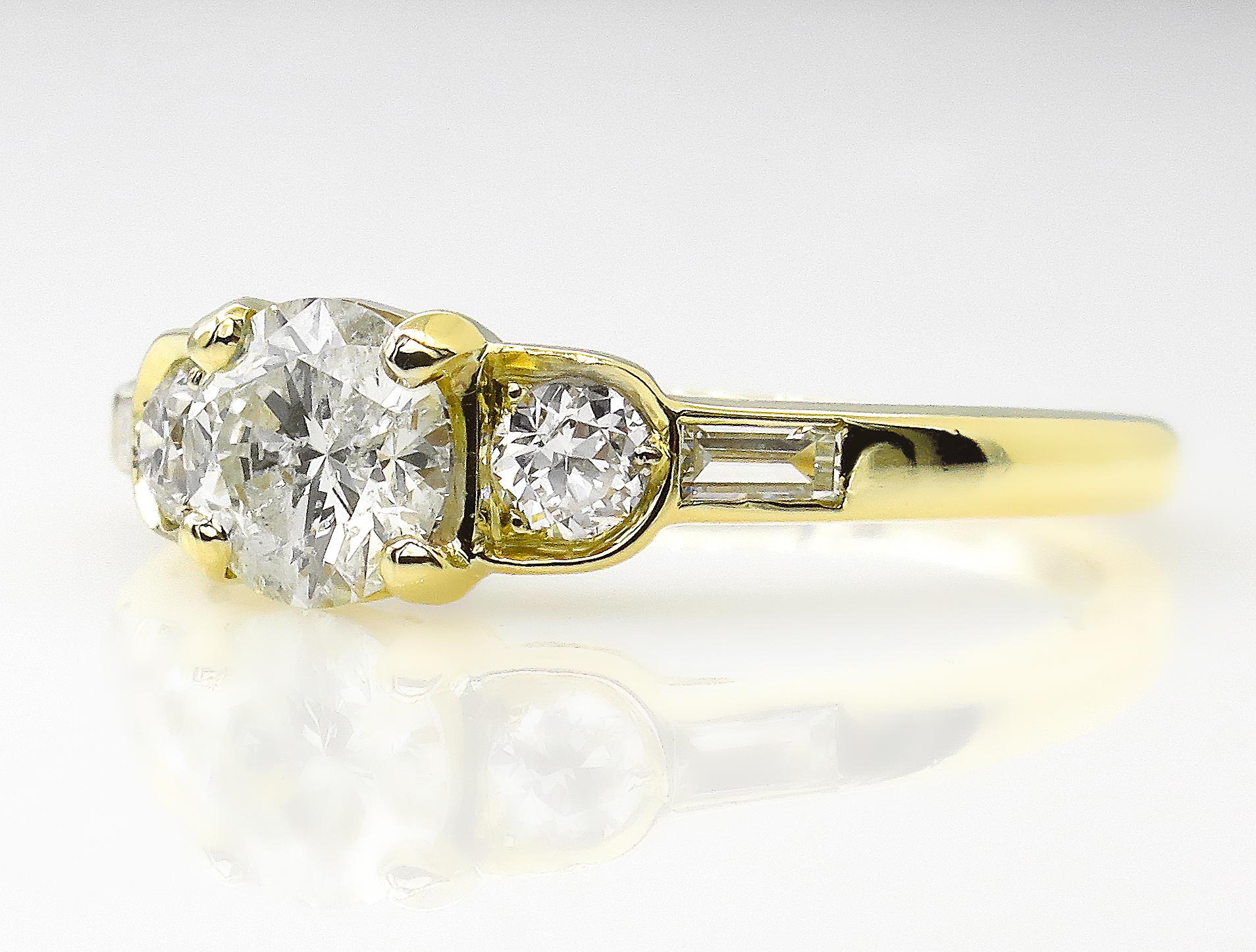 A very ELEGANT and CLASSY 5 Stone Diamond ring in 18K Yellow gold. You'll love its color, the way it catches the light with lots of fire, its beautiful creation of pure symmetry. First quarter-20th century.
Featuring a center 0.63ct ROUND Brilliant