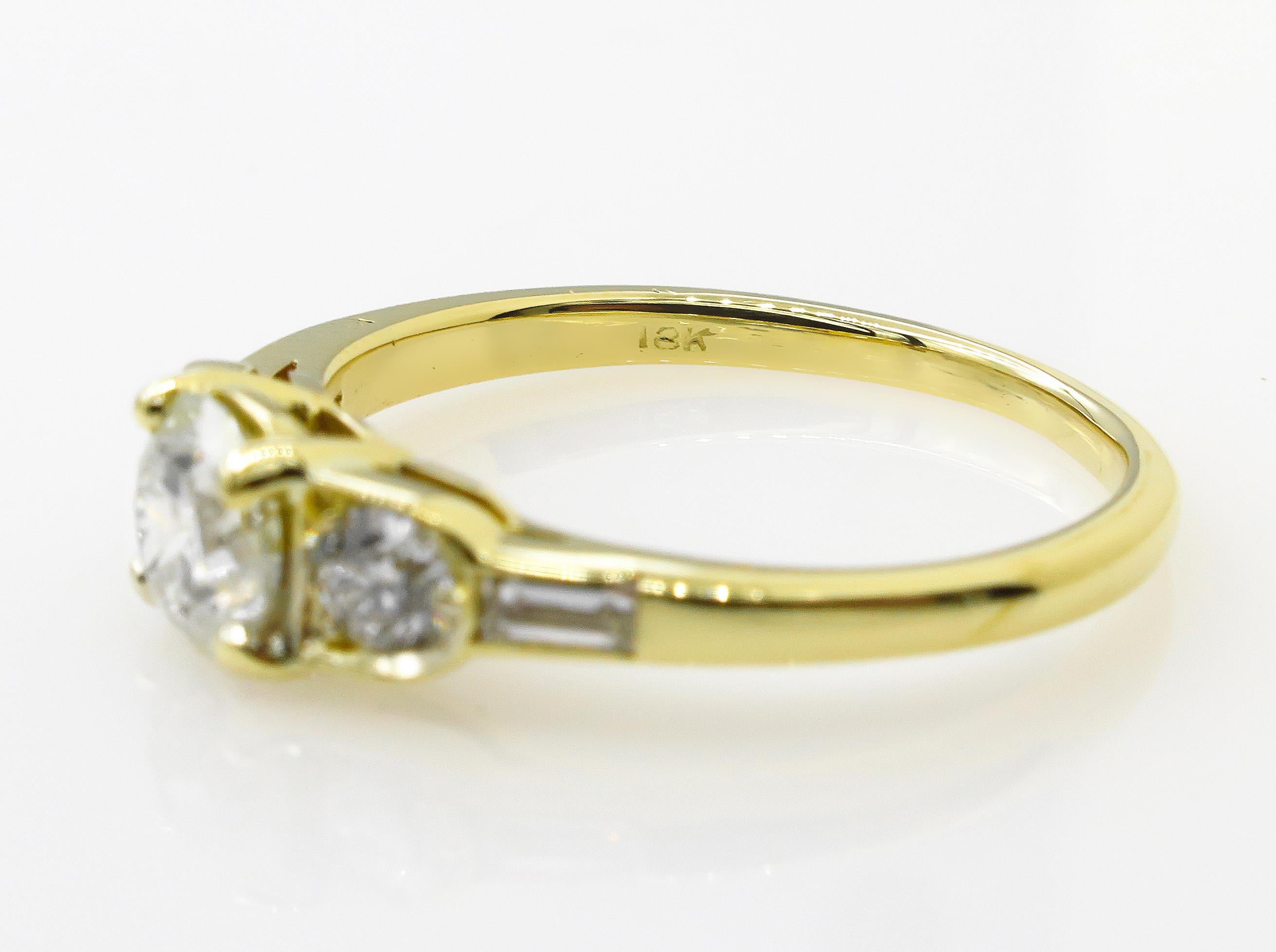 1.08 Carat Five-Stone Diamond Wedding Engagement 18 Karat Yellow Gold Ring In Good Condition In New York, NY