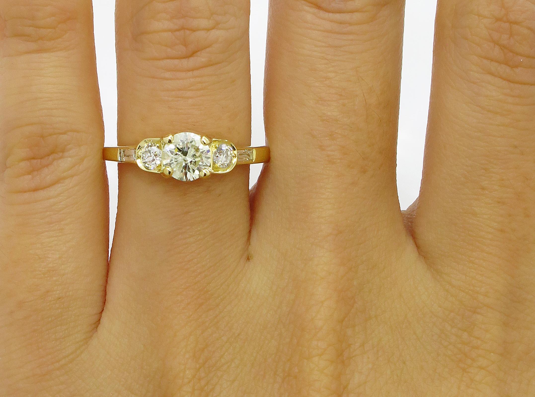 1.08 Carat Five-Stone Diamond Wedding Engagement 18 Karat Yellow Gold Ring 4