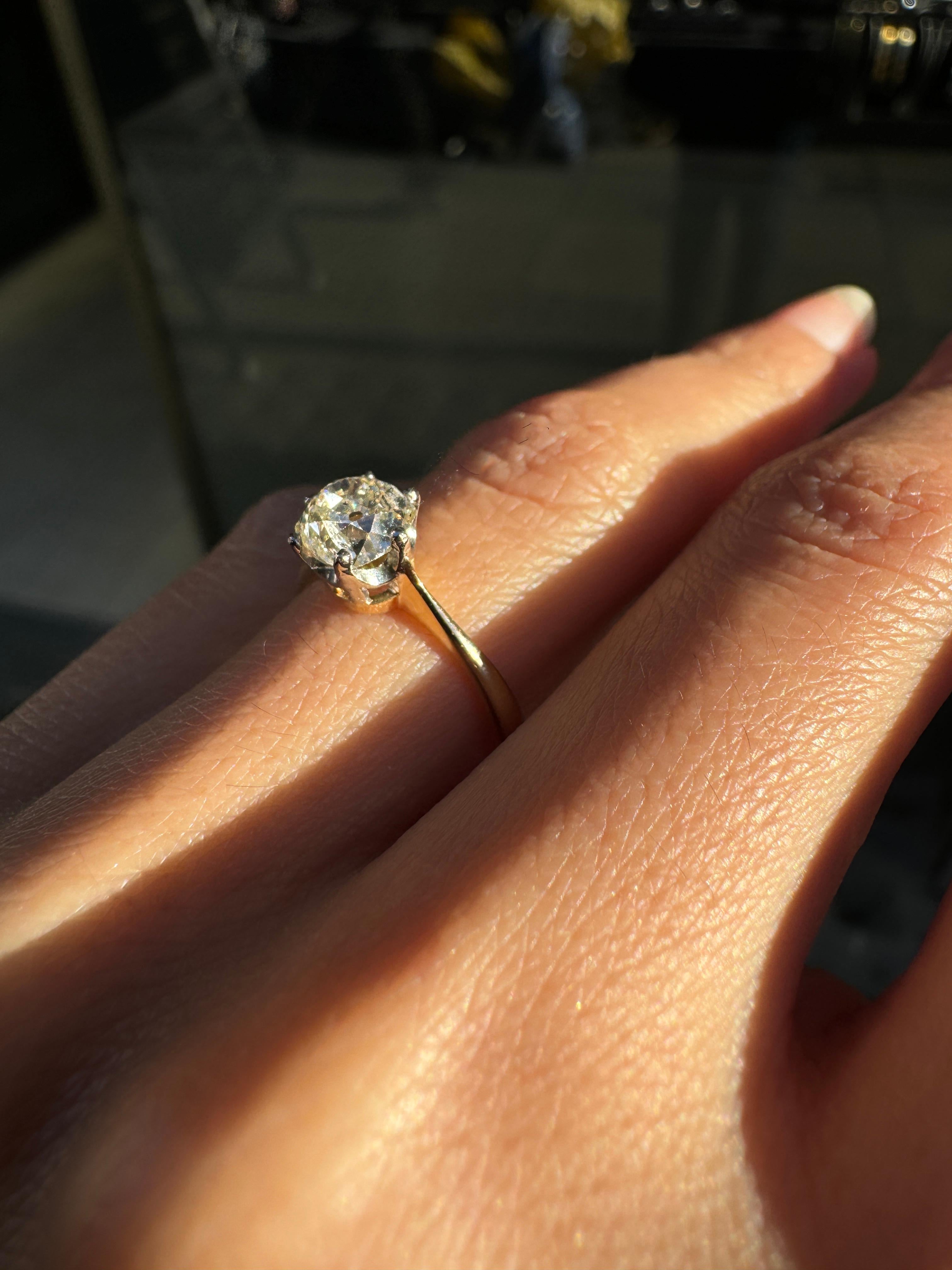 1.08ct Old Mine Cut Diamond Solitaire Engagement Ring in 18ct Gold, c.1930-40s In Good Condition In London, GB