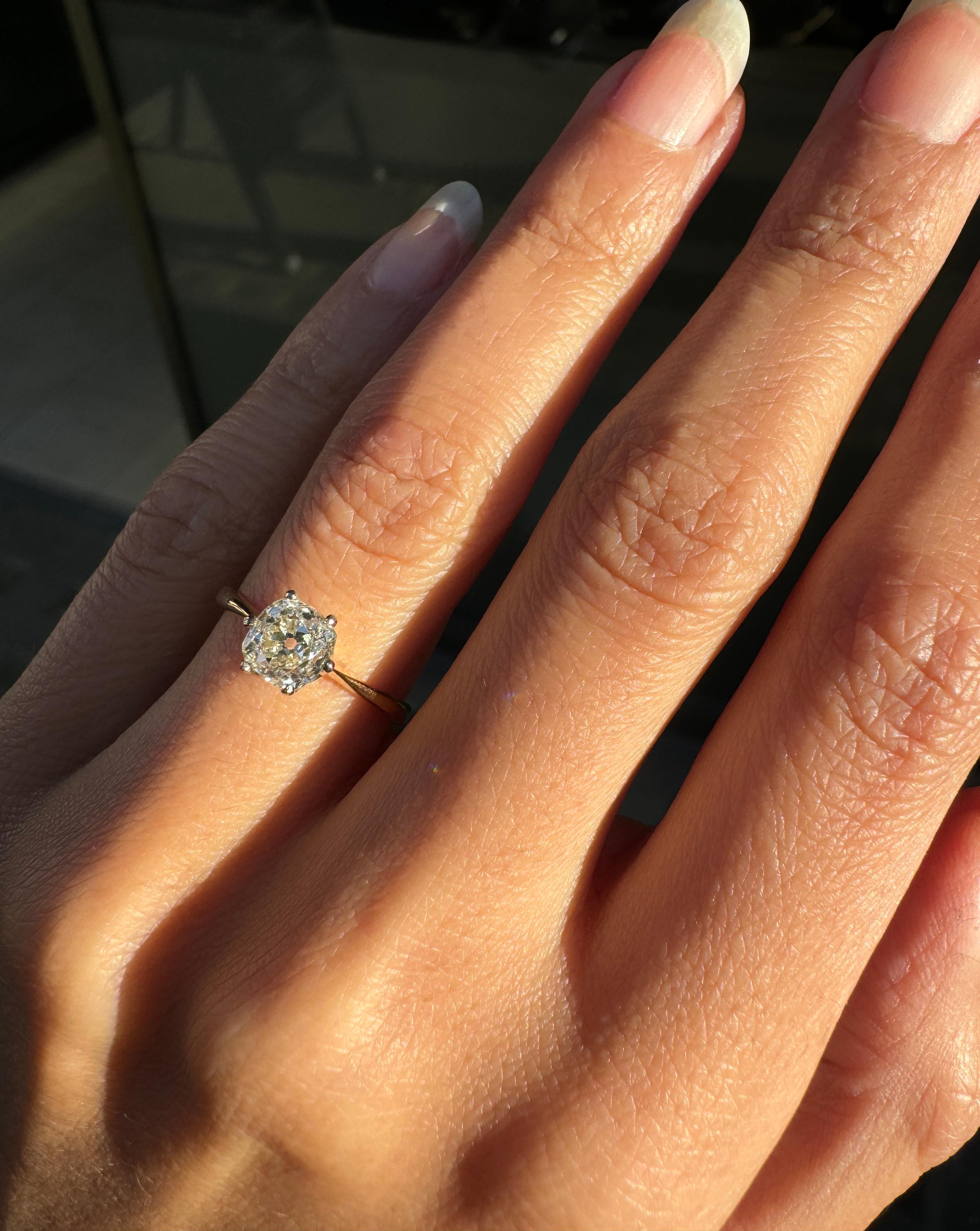 1.08ct Old Mine Cut Diamond Solitaire Engagement Ring in 18ct Gold, c.1930-40s 2