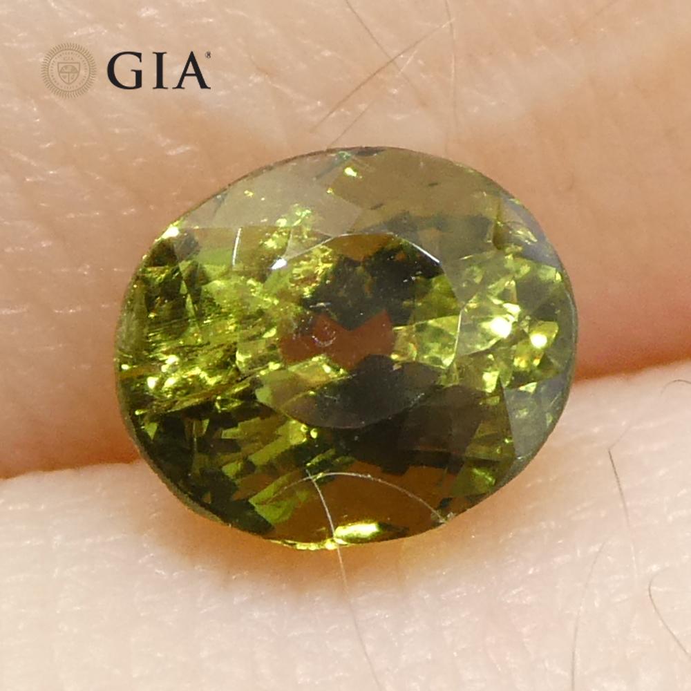 1,08ct Ovaler gelblich grüner bis gelblich brauner Alexandrit GIA zertifiziert (Ovalschliff)