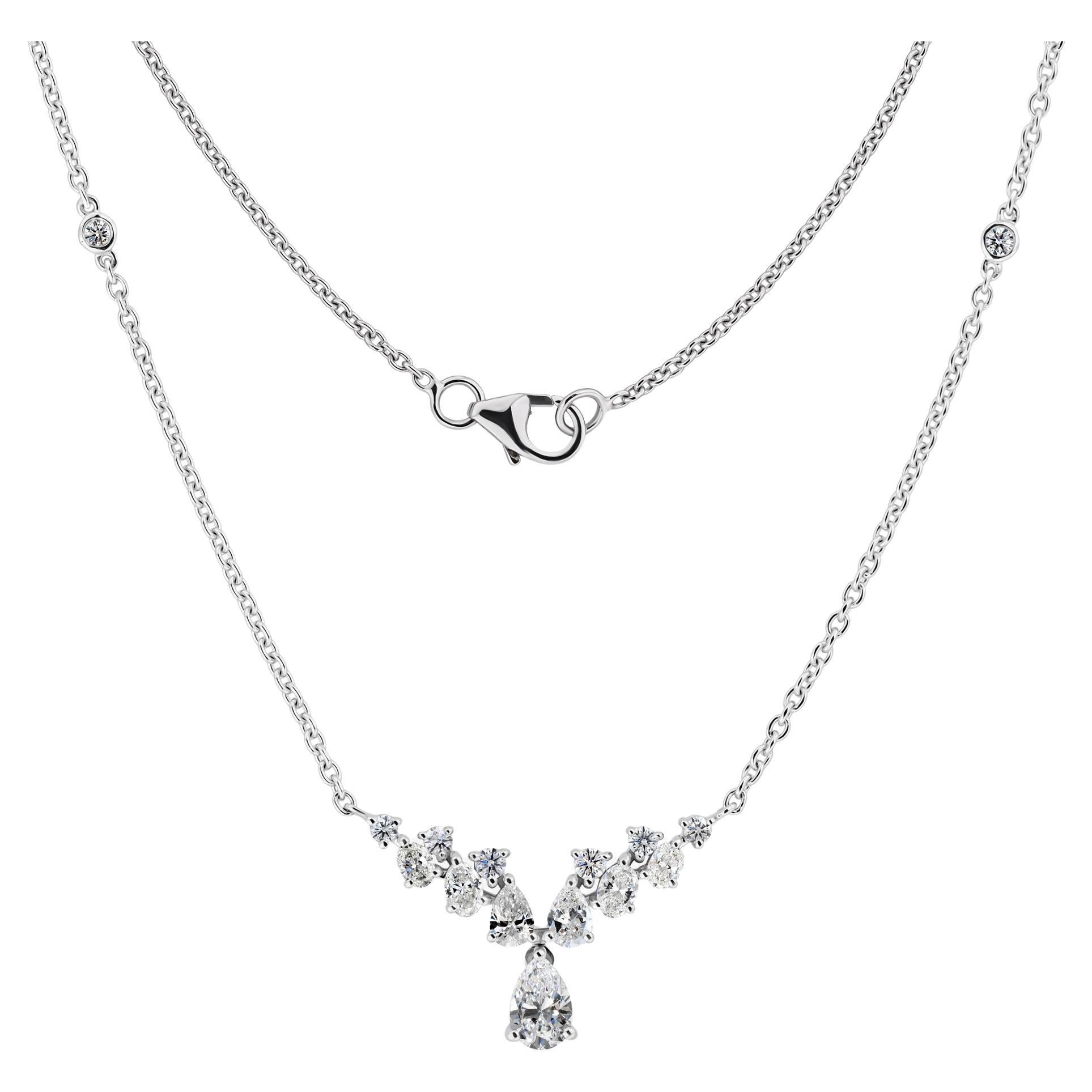 Collana con ciondolo a forma di cluster di diamanti a forma di pera da 1,08 carati in oro bianco 18 carati