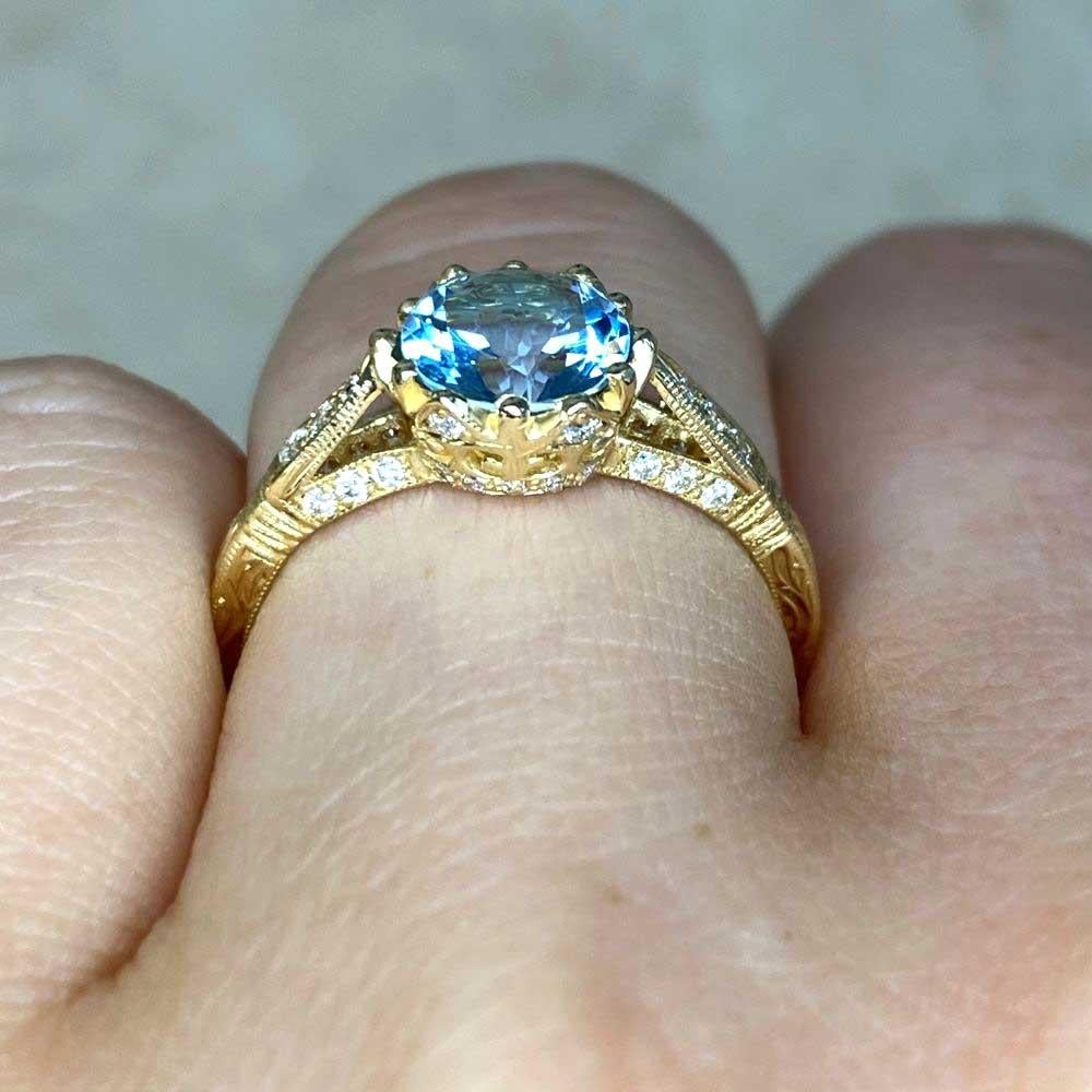 Round Cut Round Aquamarine Cocktail Ring (Approx. 1.00-Carats), 18k Yellow Gold For Sale