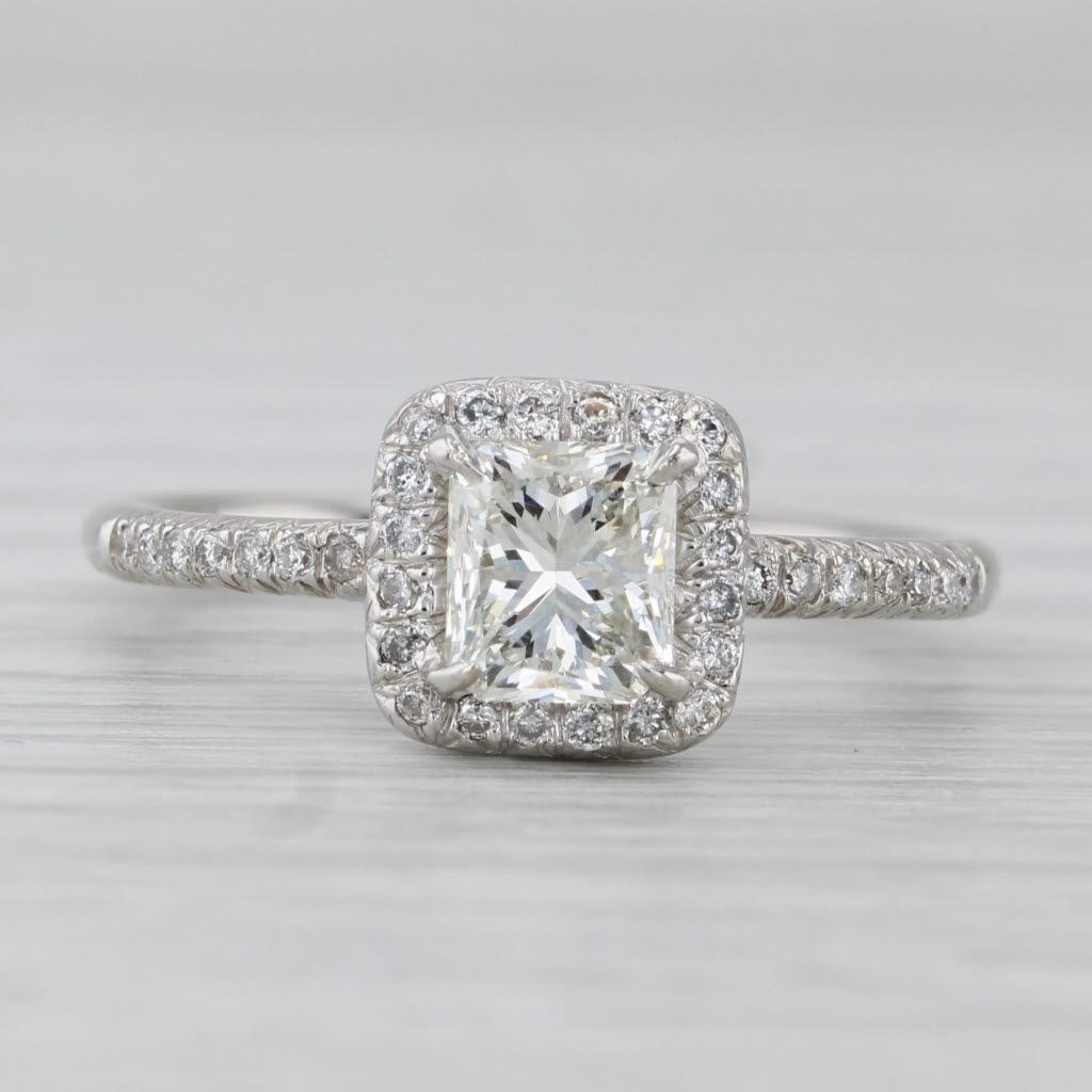 Anello di fidanzamento aureolato con diamante da 1,08ctw in oro bianco 14k misura 7 GIA In condizioni buone in vendita a McLeansville, NC