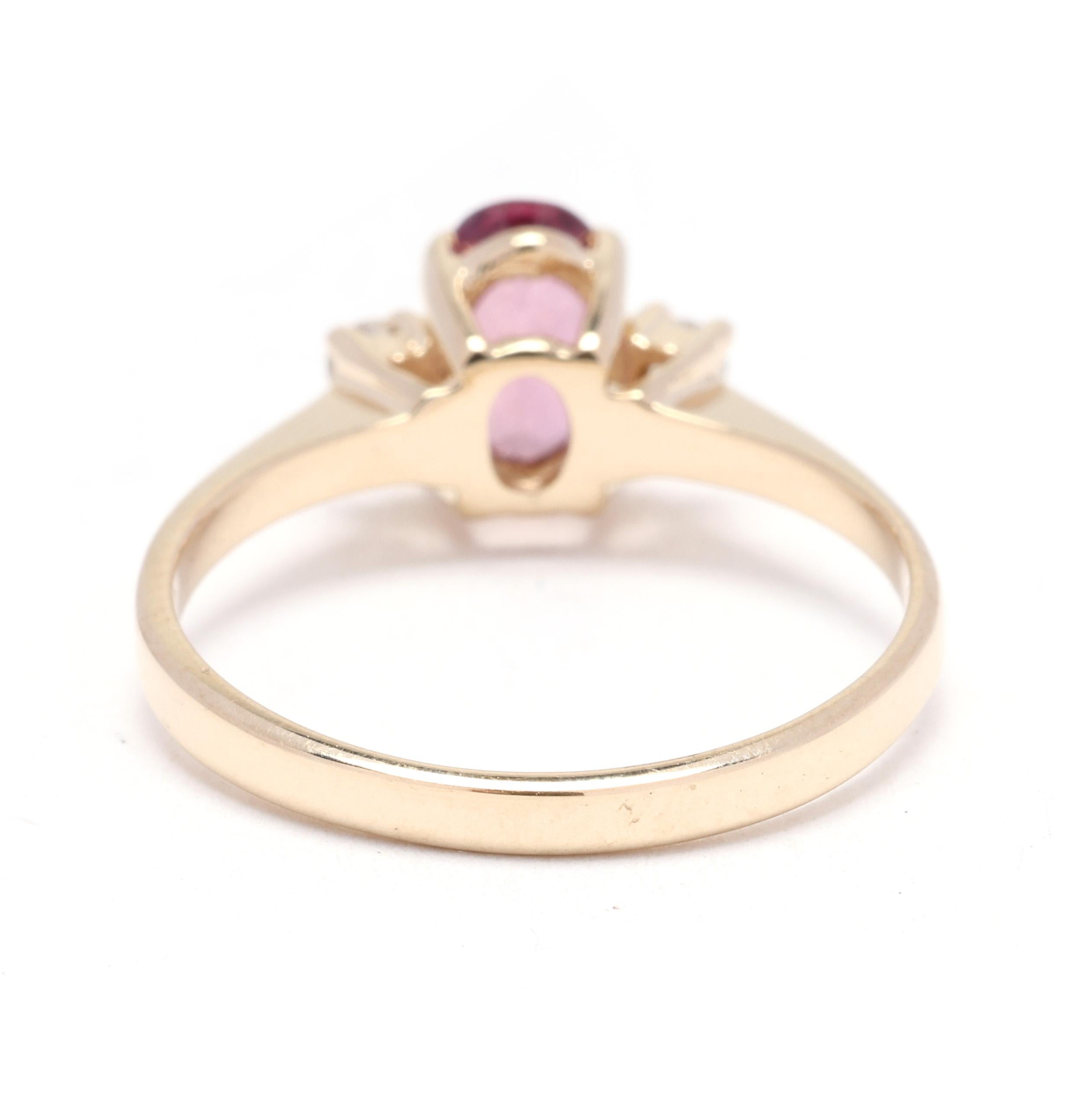 Taglio ovale Anello a 3 pietre con rubino e diamante da 1,08 carati, oro giallo 14k, misura 6,25 in vendita