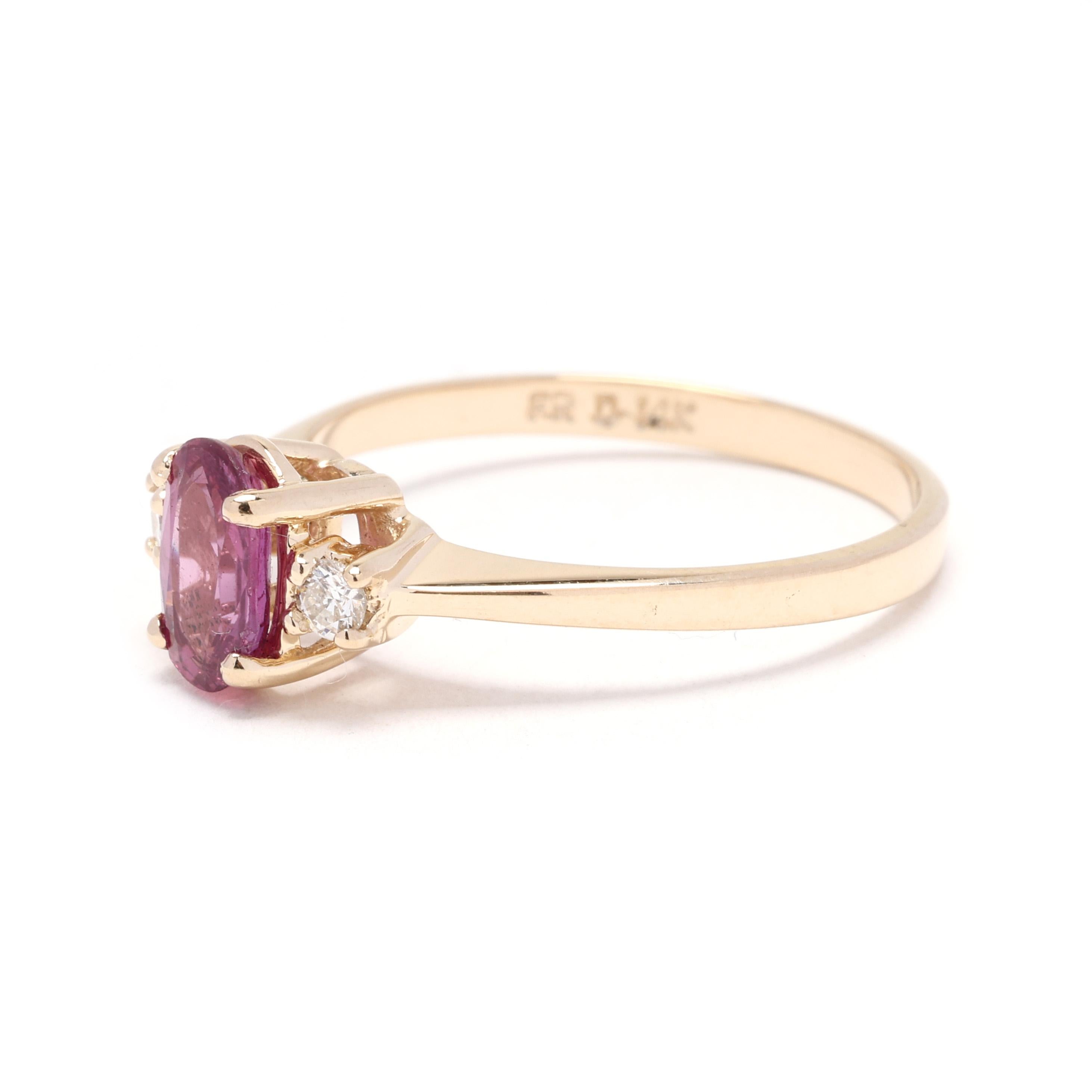1,08 Karat Rubin & Diamant 3 Stein Ring, 14k Gelbgold, Ring Größe 6,25 (Ovalschliff) im Angebot