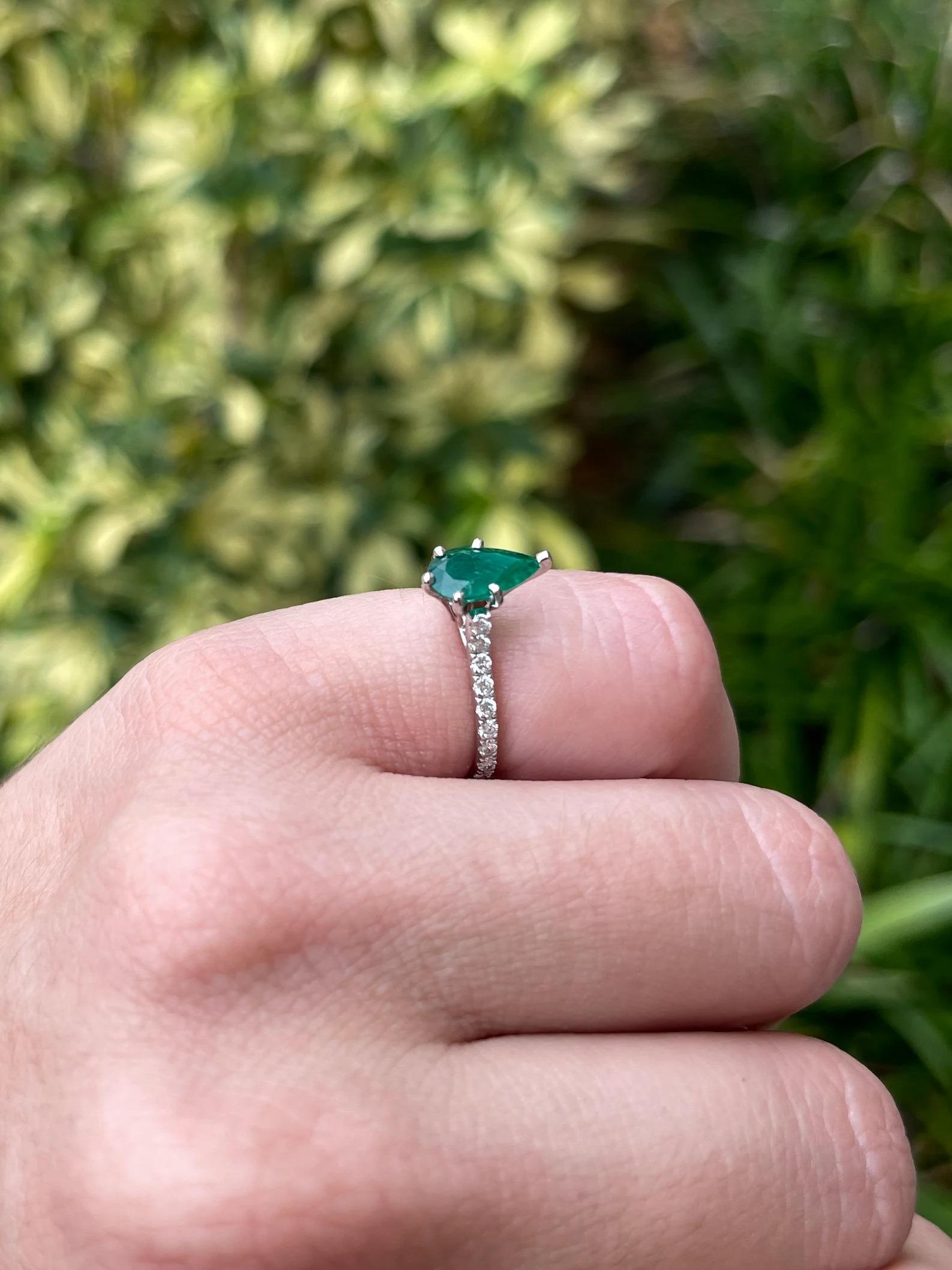 dark emerald green ring
