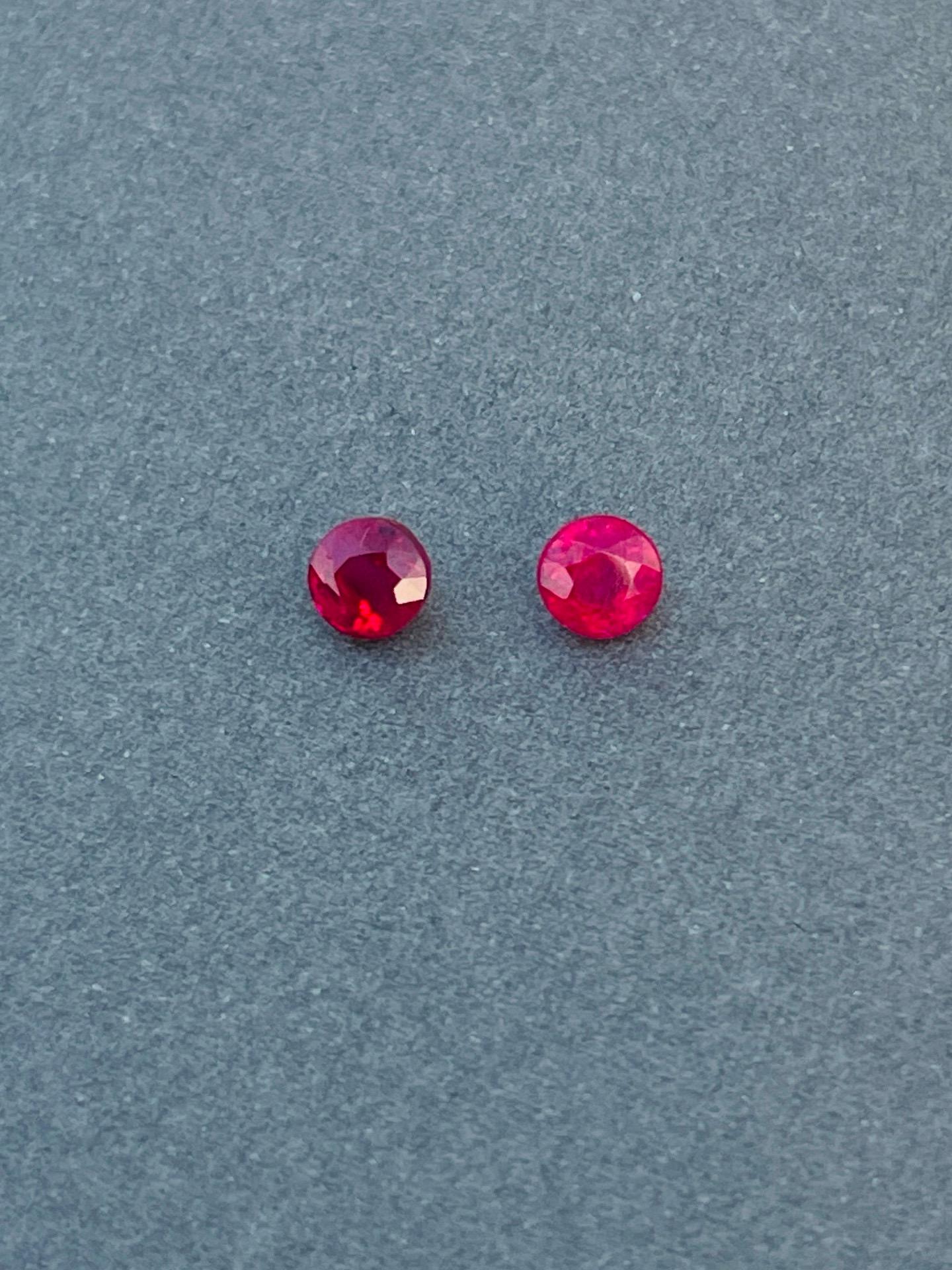 Round Cut 1.09/2 Carats GIA Certificate Natural Ruby Unheated Burma Pigeon blood color For Sale