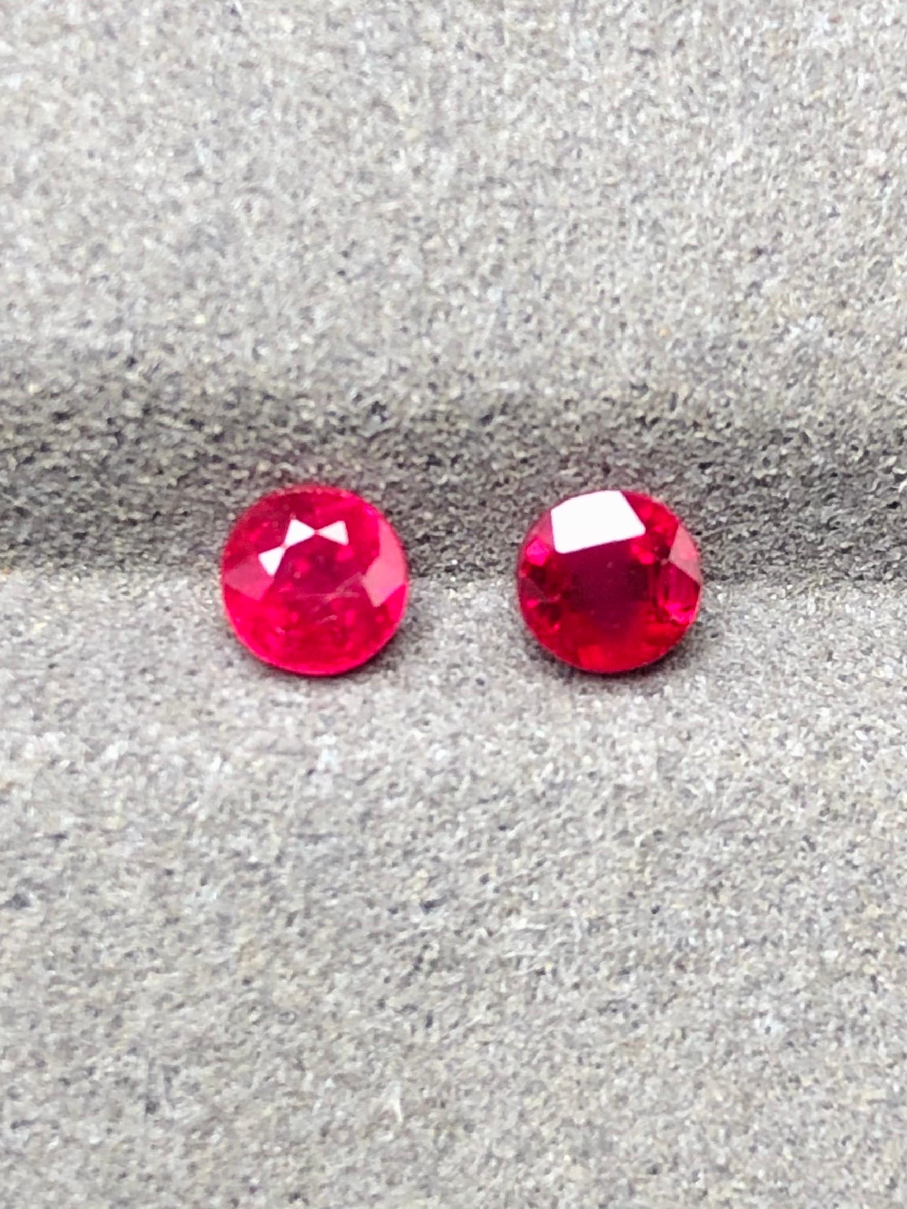 Taille ronde 1.09/2 Carats Certificat GIA Rubis Naturel Non Chauffé Birmanie Couleur Sang de Pigeon en vente
