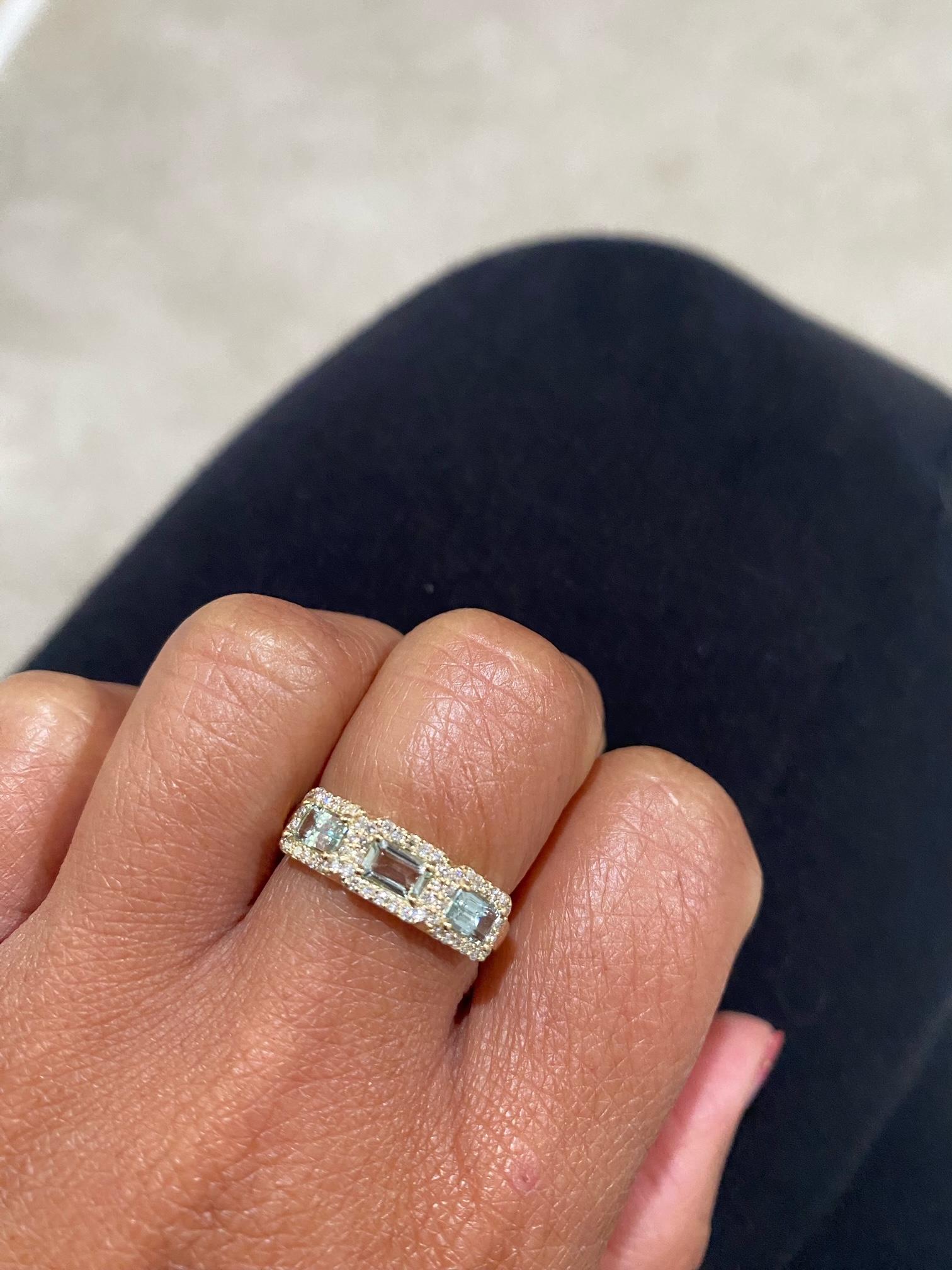 1.09 Carat Aquamarine Diamond Yellow Gold Cocktail Band In New Condition For Sale In Los Angeles, CA