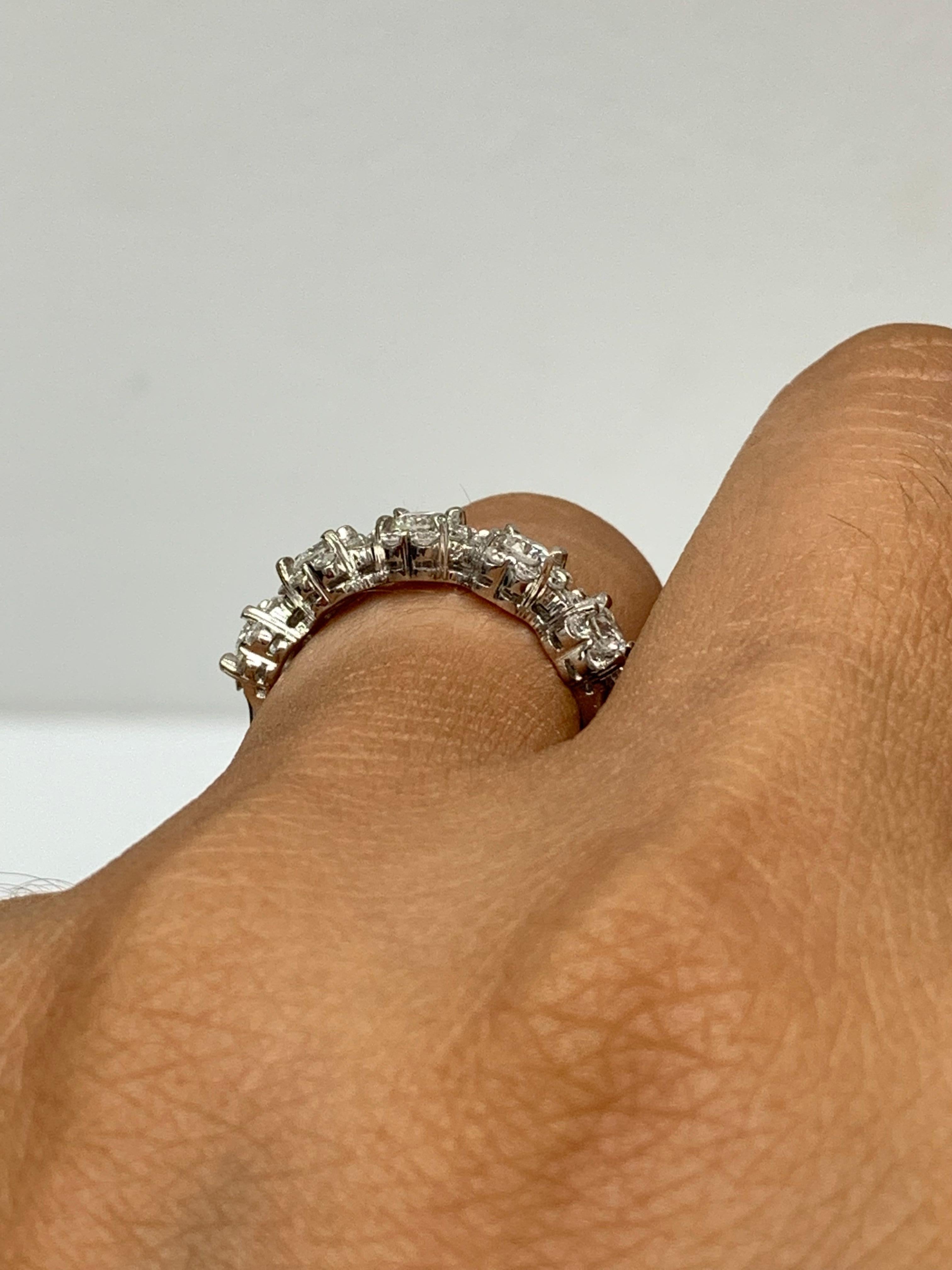 Bague en or blanc 18k de 1,09 carat, diamant en forme de fleur à taille brillante Neuf - En vente à NEW YORK, NY