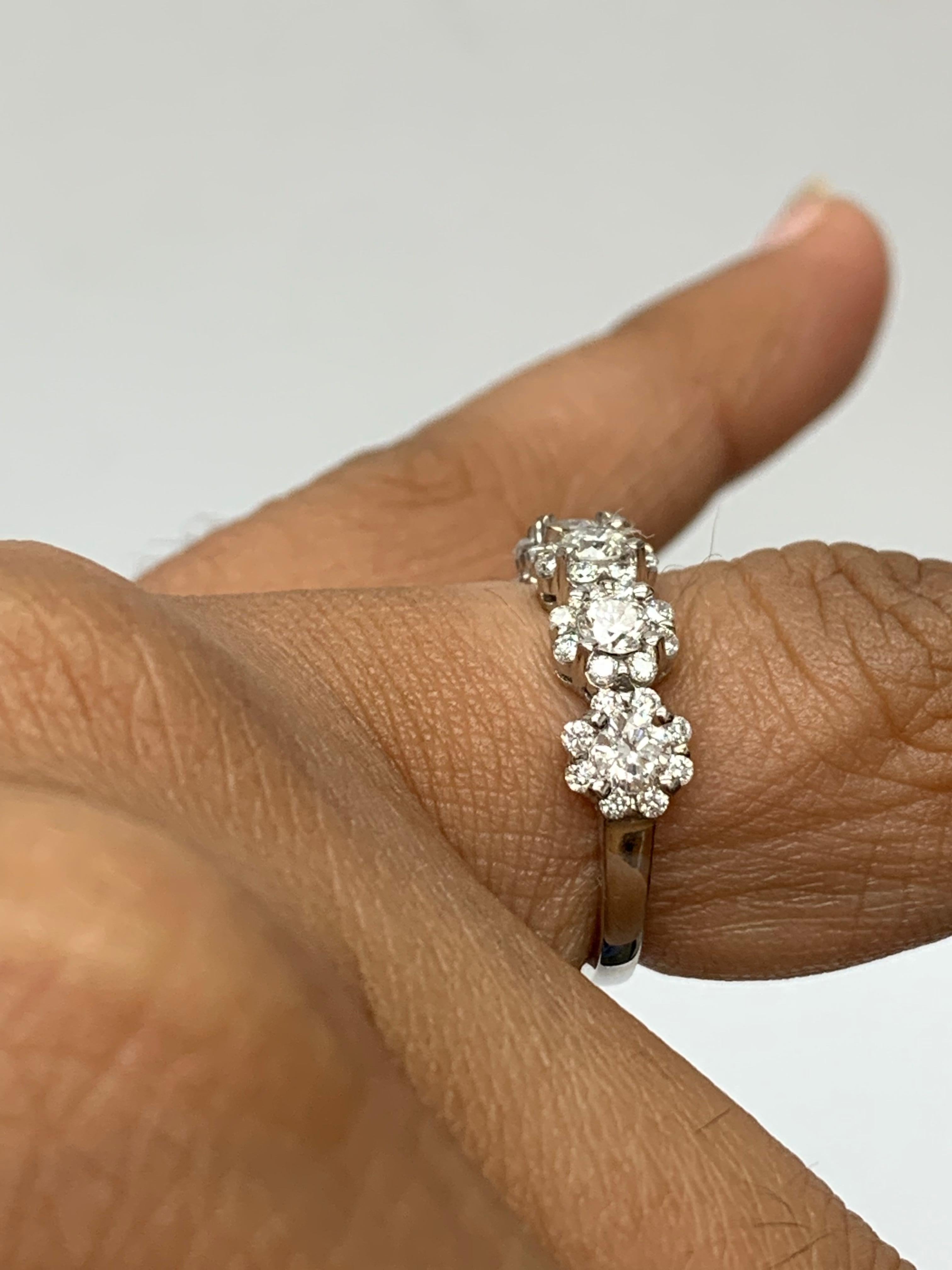 Bague en or blanc 18k de 1,09 carat, diamant en forme de fleur à taille brillante Pour femmes en vente