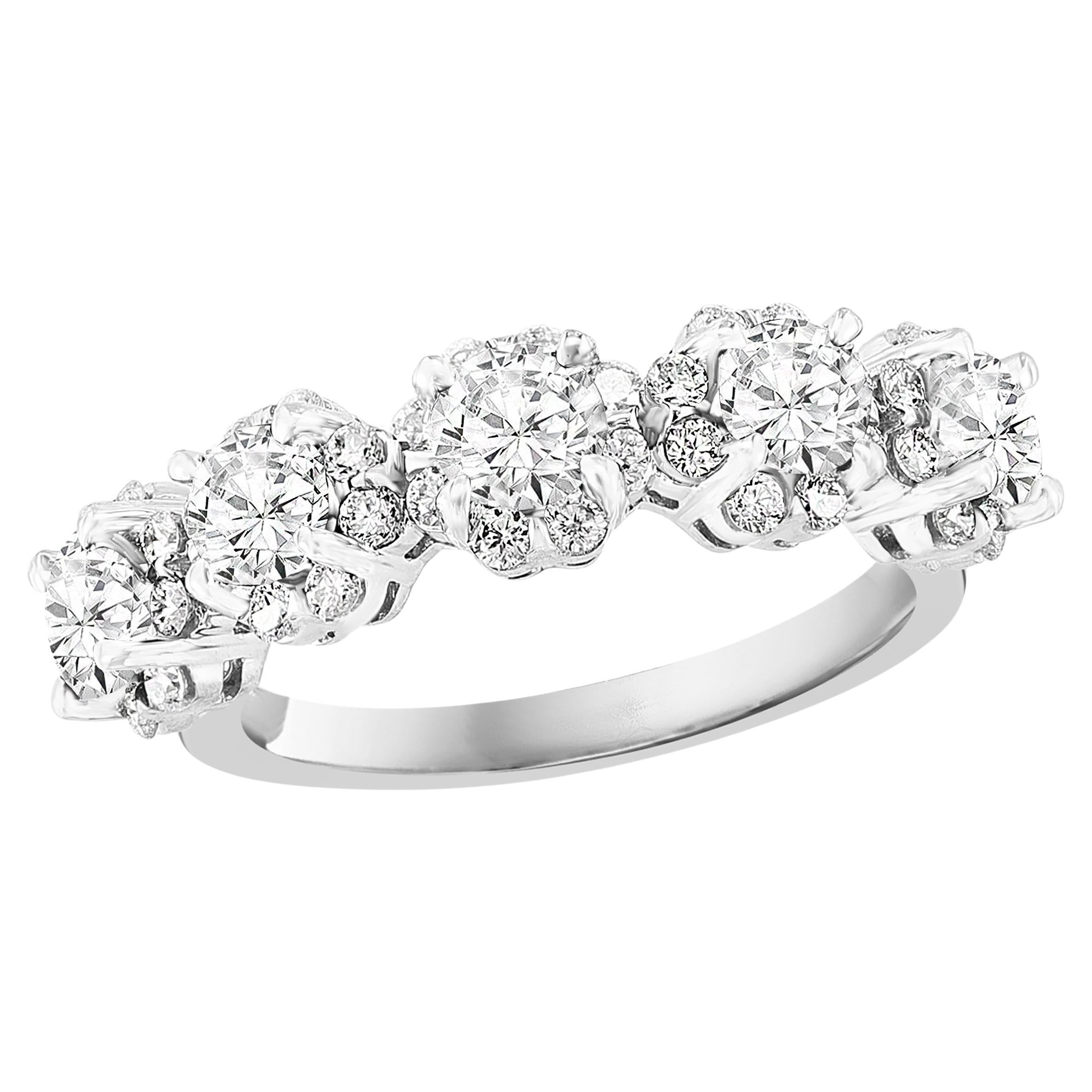 Bague en or blanc 18k de 1,09 carat, diamant en forme de fleur à taille brillante en vente