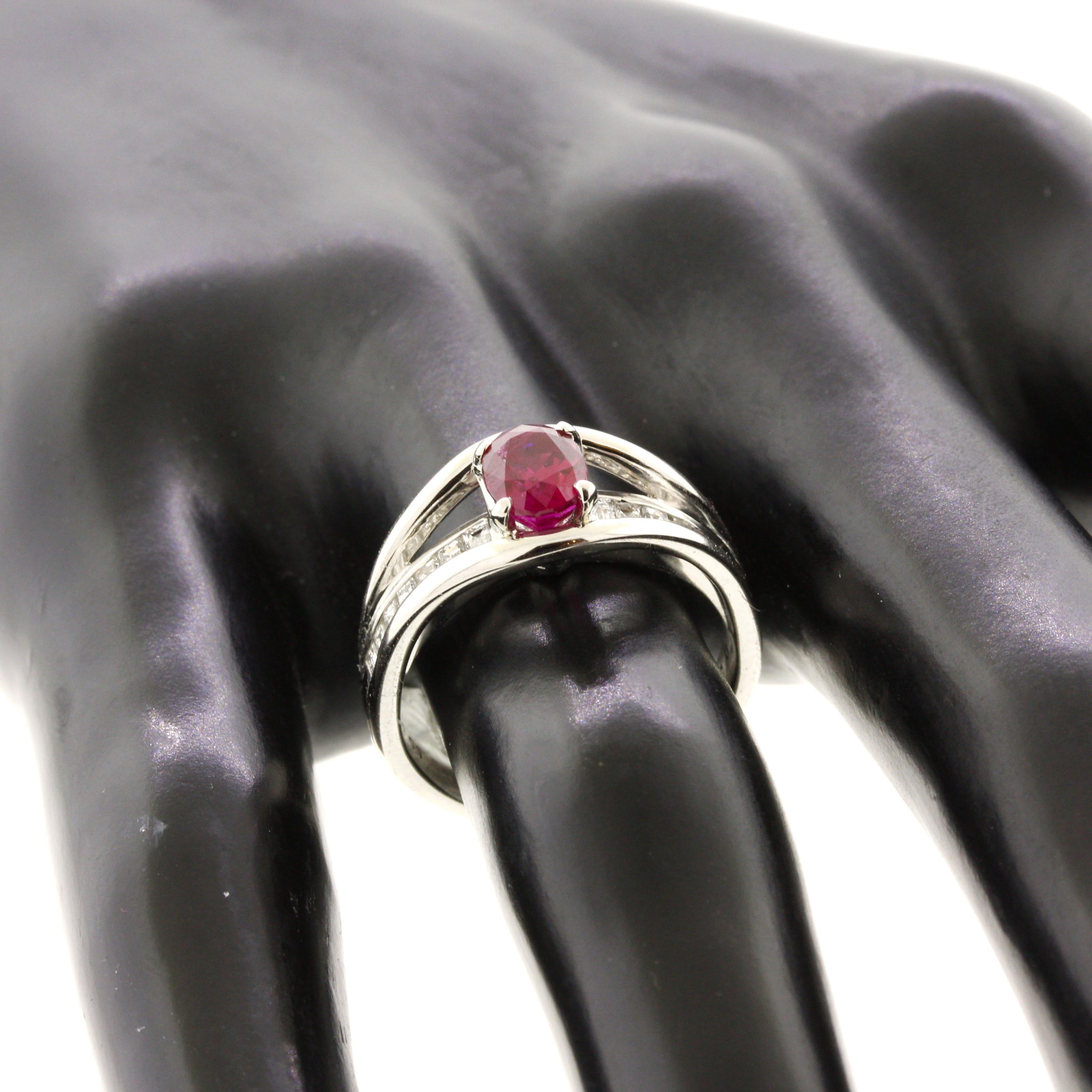 Women's 1.09 Carat Burmese Ruby Diamond Platinum Ring, GIA Certified For Sale
