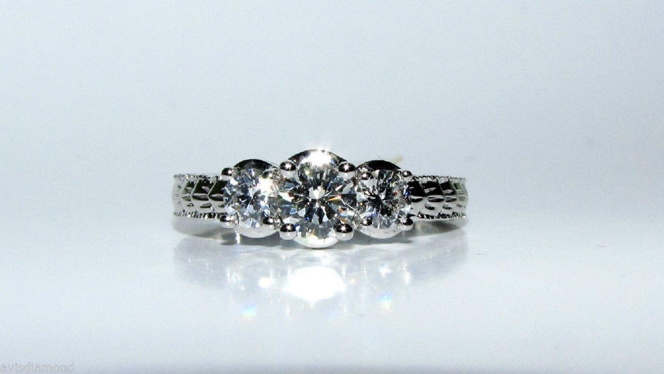 Bague classique à 3 diamants de 1,09 carat Unisexe en vente