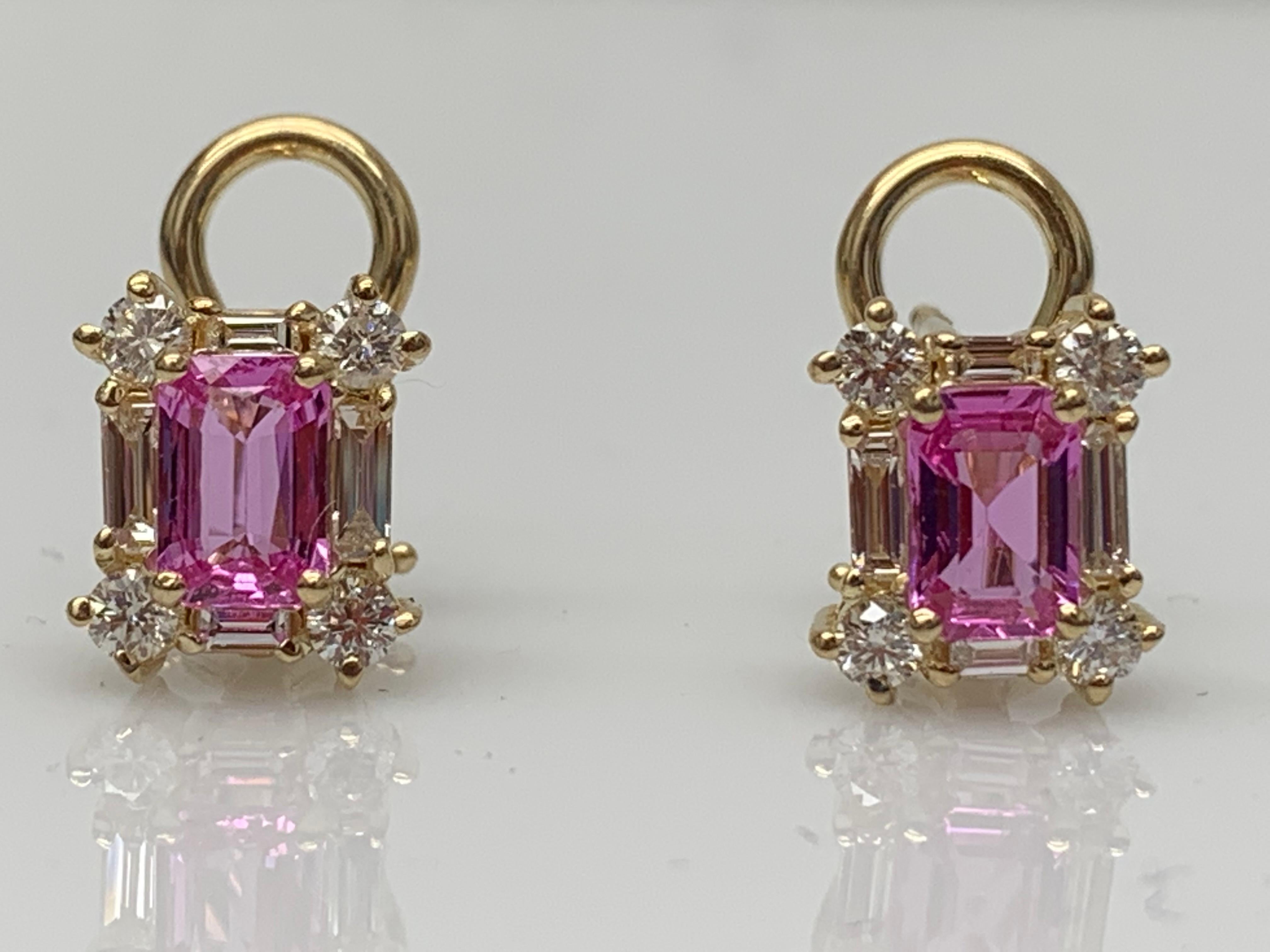 Boucles d'oreilles en or jaune 14K de 1,09 carat de saphirs roses taillés en émeraude et de diamants en vente 1