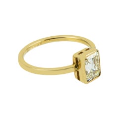 1.09 Carat Emerald-cut Statement 14K Yellow Gold Graceful Brilliance