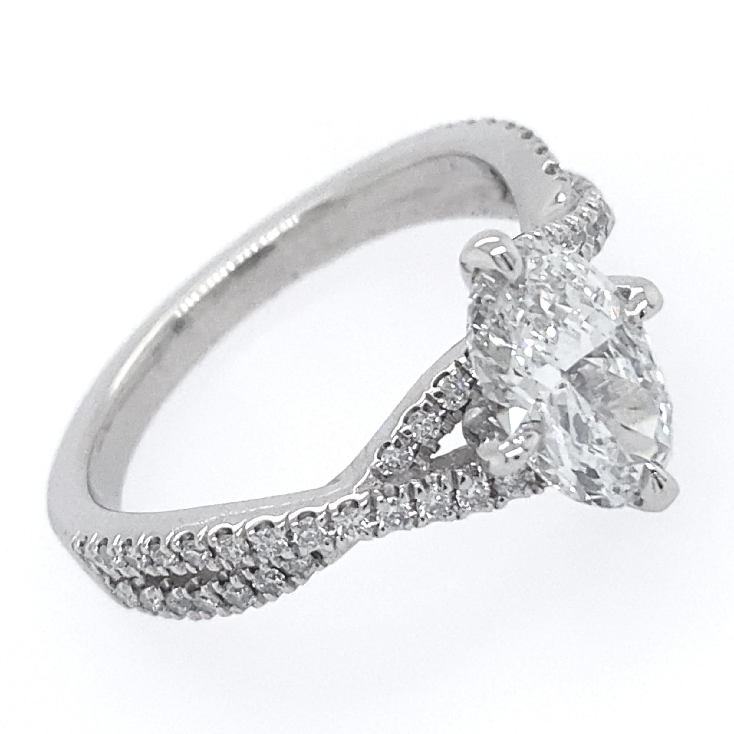 Contemporary 1.09 Carat GAI-Certified Oval Diamond Ring in Criss-Cross Platinum Setting