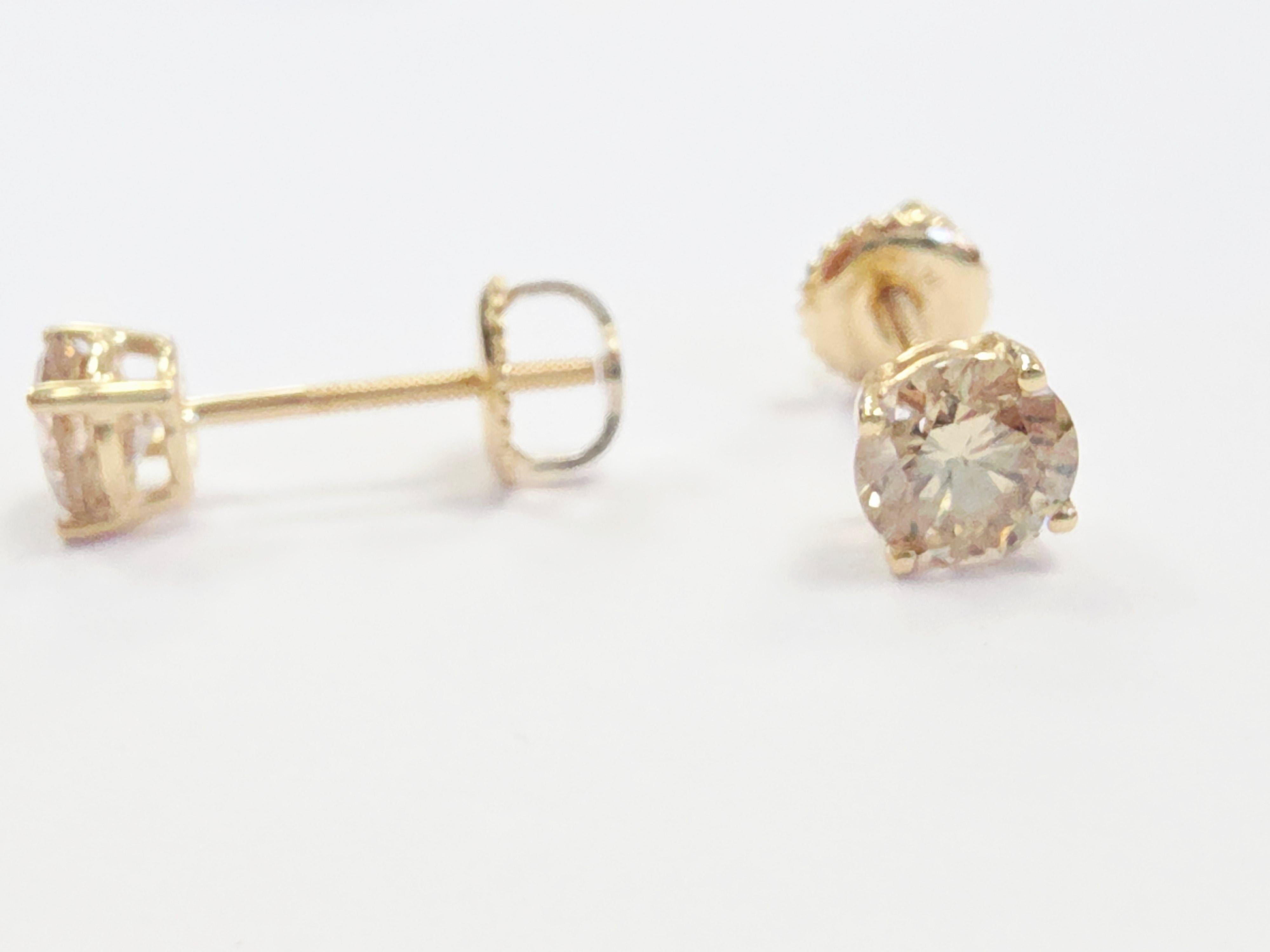 Taglio rotondo Borchie con diamanti tondi brillanti Nature da 1,09 carati in oro giallo 14 carati in vendita