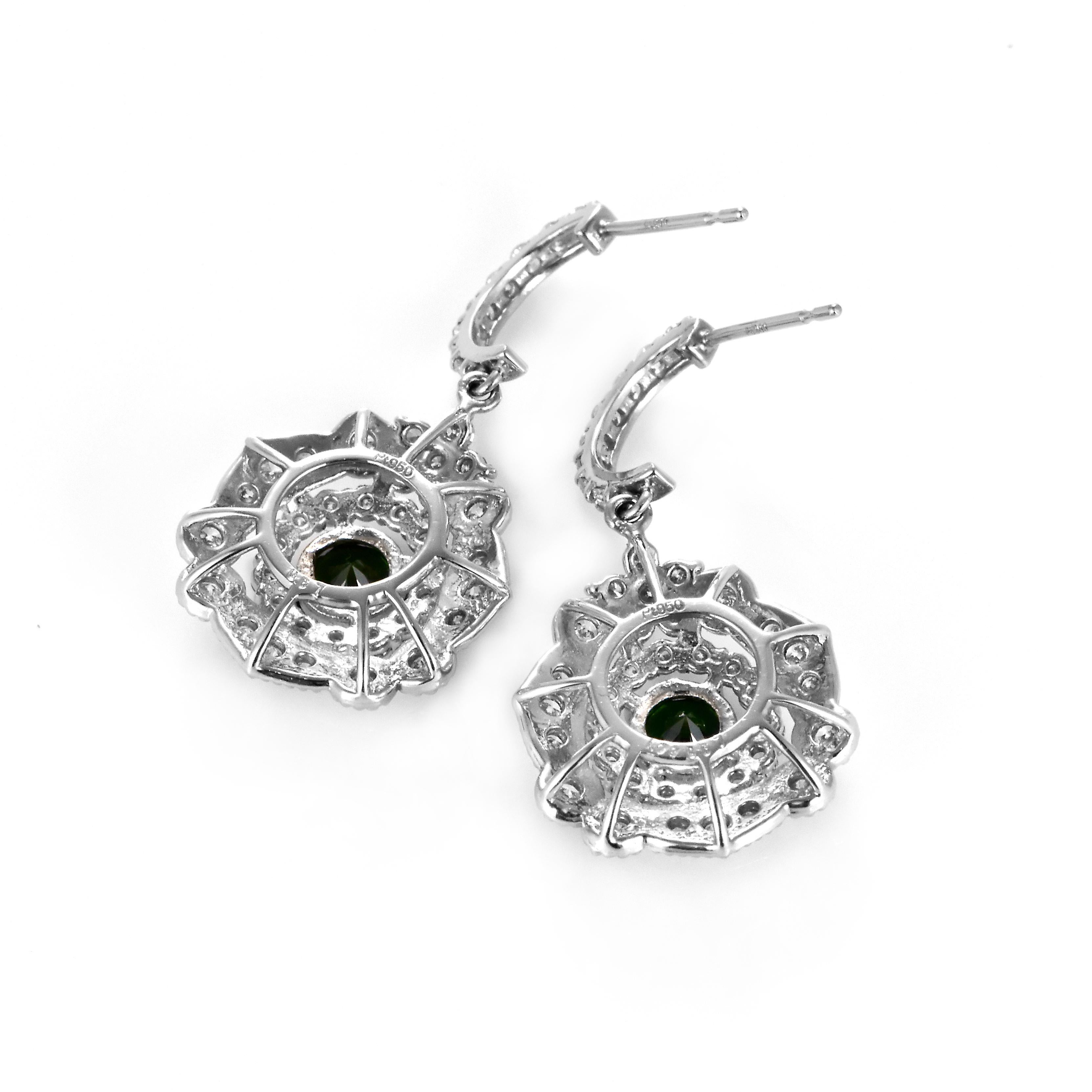 1.09 Carat Natural Demantoid Garnet and Diamond Earring Made in Platinum For Sale 5