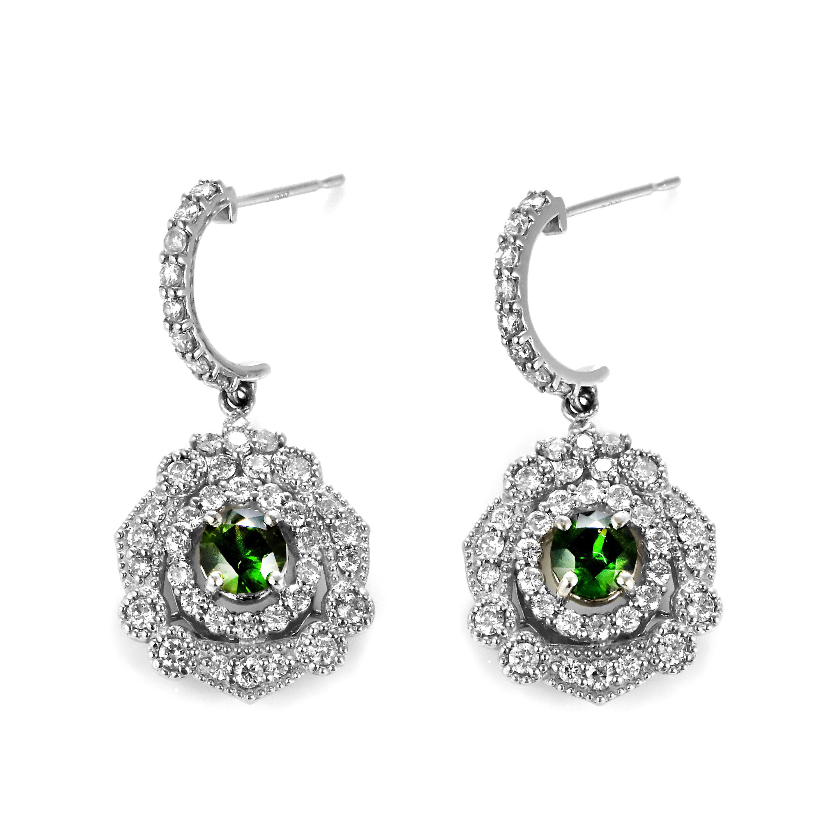 1.09 Carat Natural Demantoid Garnet and Diamond Earring Made in Platinum For Sale 1