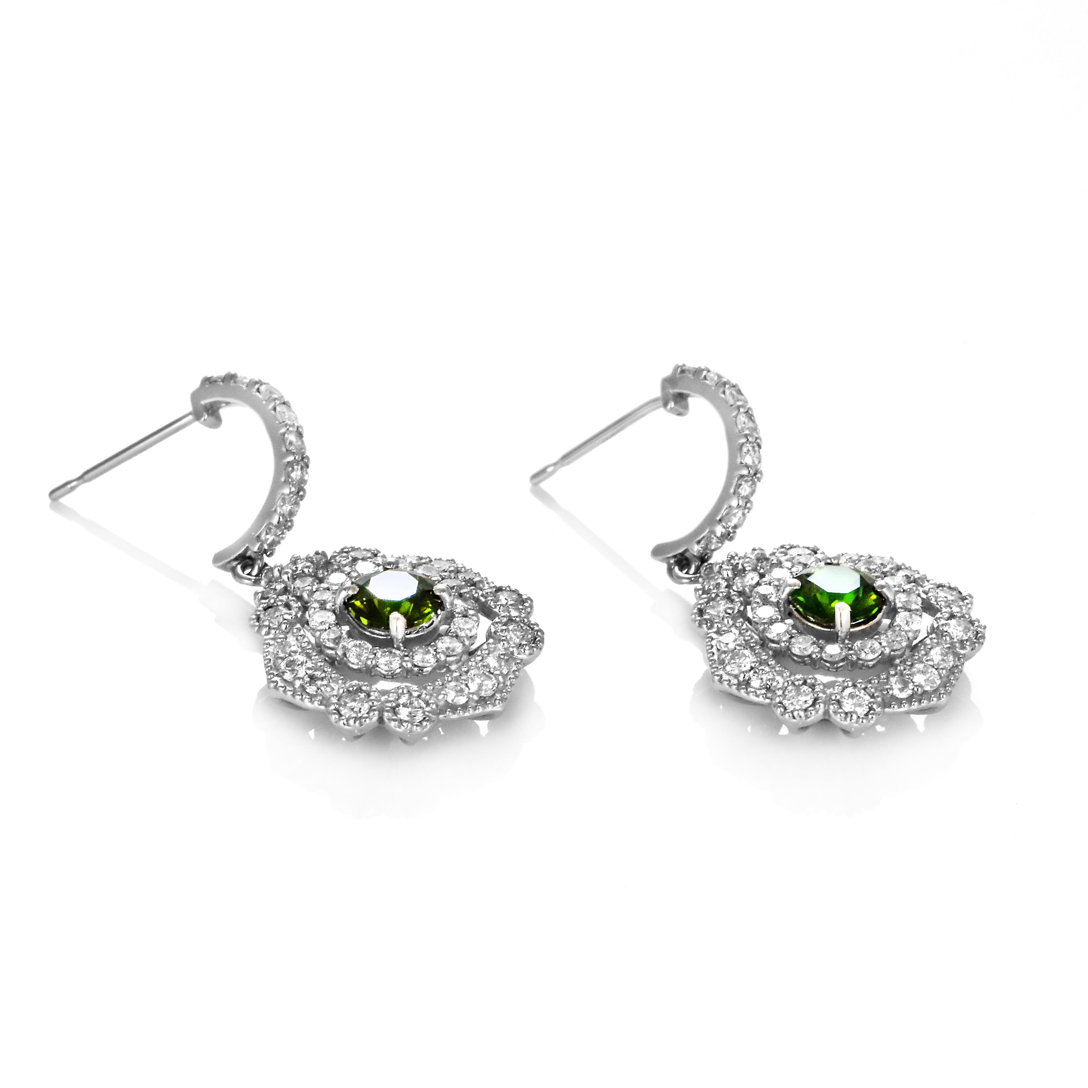 1.09 Carat Natural Demantoid Garnet and Diamond Earring Made in Platinum For Sale 3
