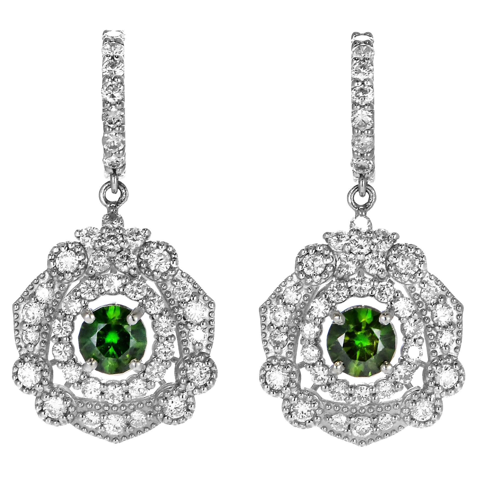 1.09 Carat Natural Demantoid Garnet and Diamond Earring Made in Platinum For Sale