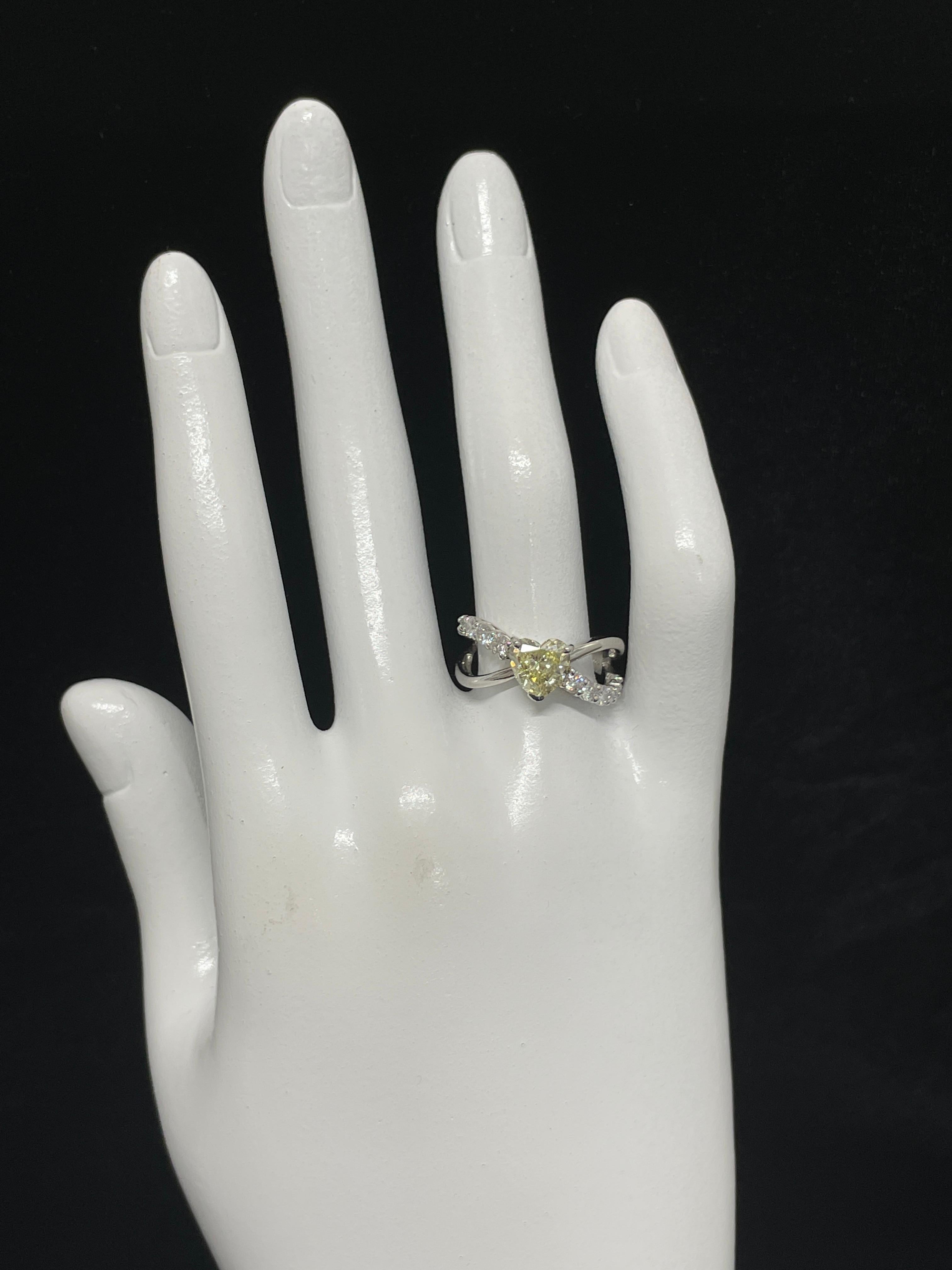 Women's 1.09 Carat Natural, Light Yellow VS-2 Heart-Cut Diamond Ring Set in Platinum For Sale