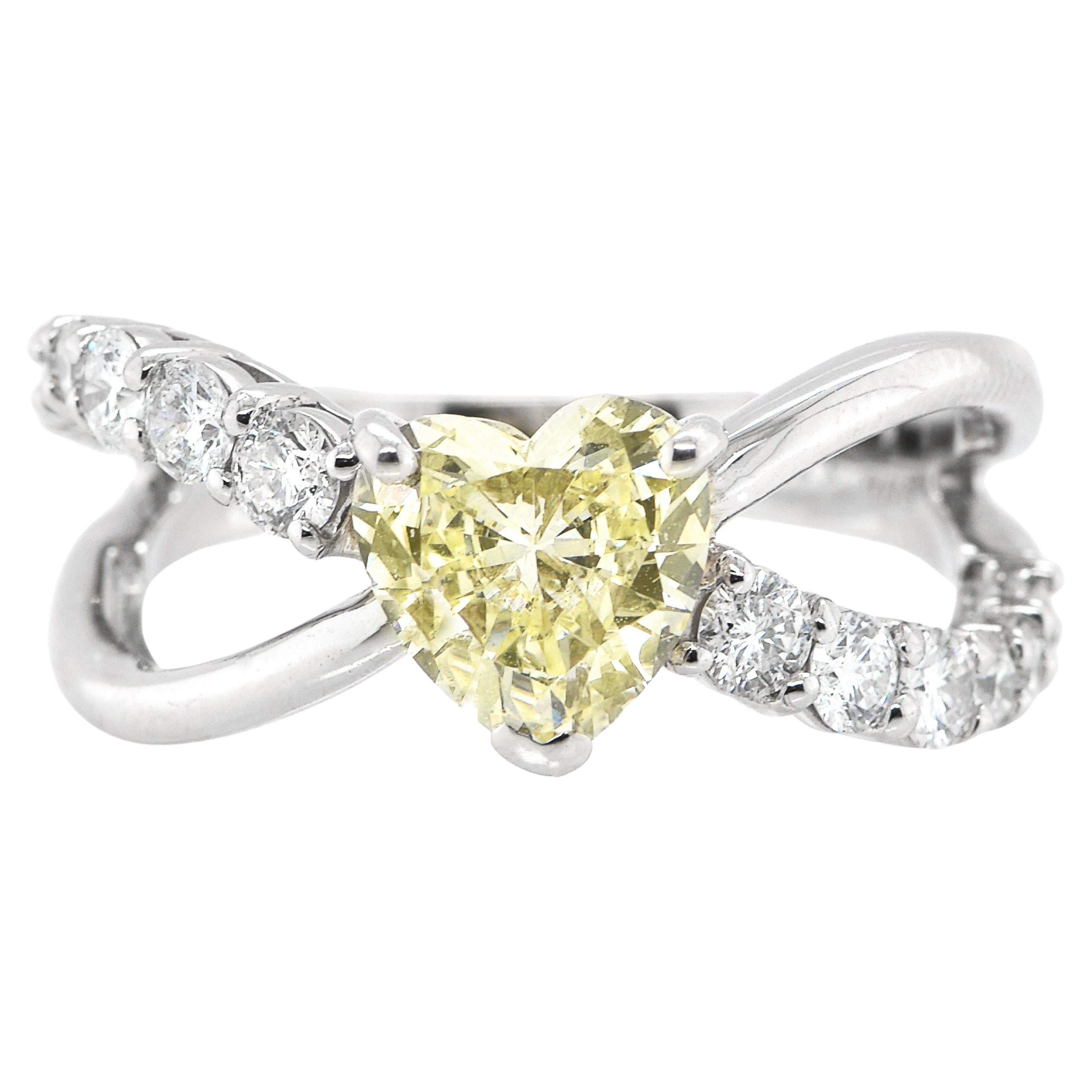 1.09 Carat Natural, Light Yellow VS-2 Heart-Cut Diamond Ring Set in Platinum For Sale