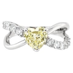 Bague en platine sertie d'un diamant taille cœur de 1,09 carat de couleur naturelle jaune clair VS-2