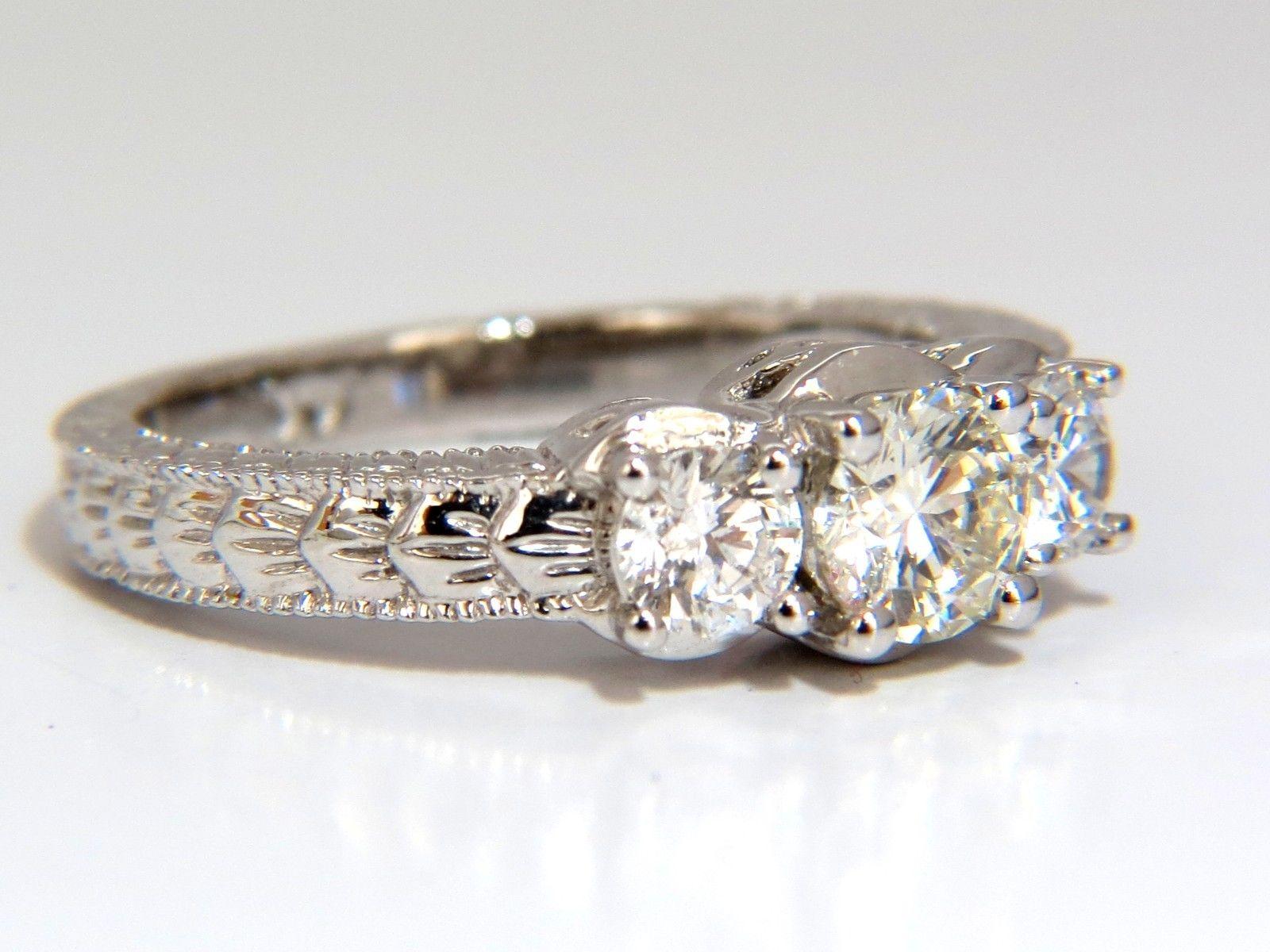 Women's or Men's 1.09 Carat Natural Round Brilliant Diamond Ring Classic Three Engagement For Sale