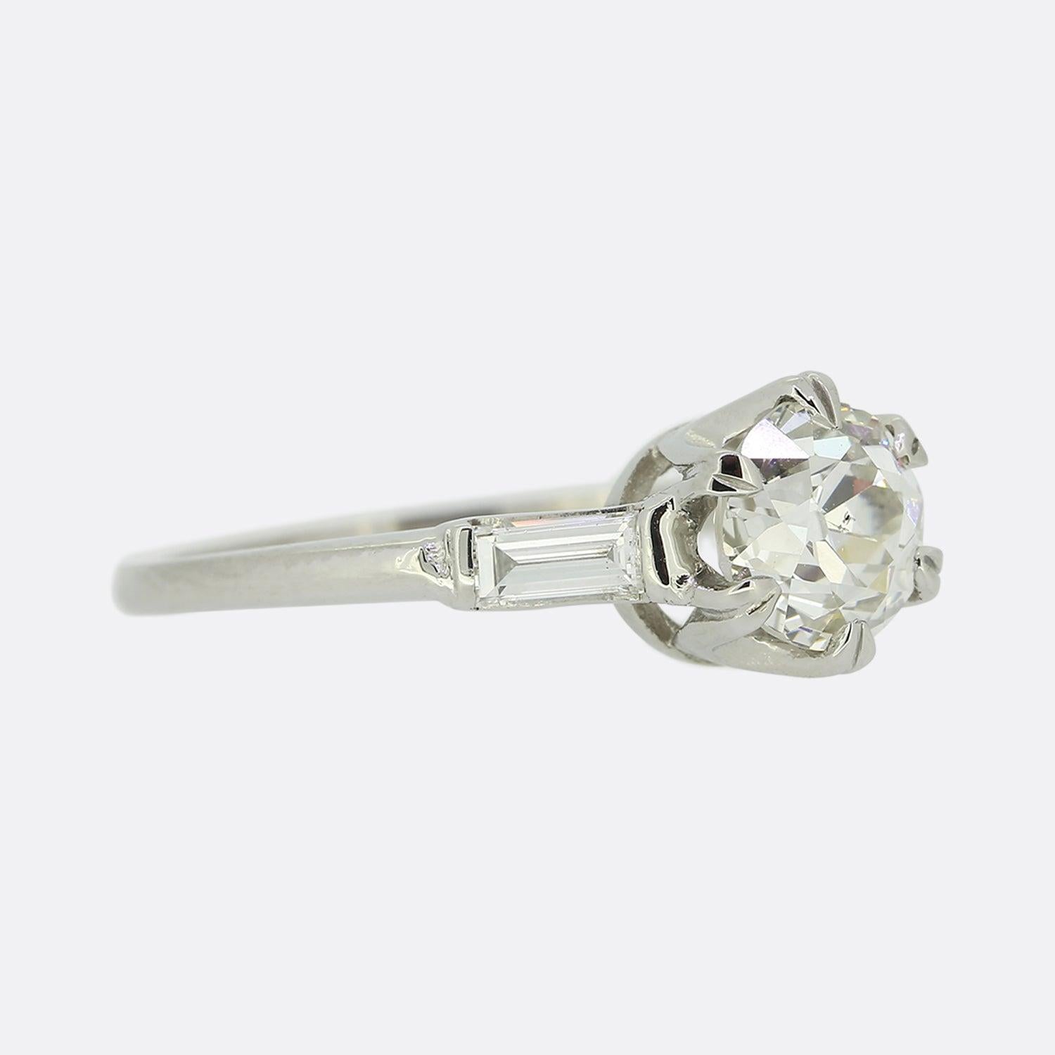 Taille baguette Bague solitaire en diamant taille ancienne de 1.09 carat en vente