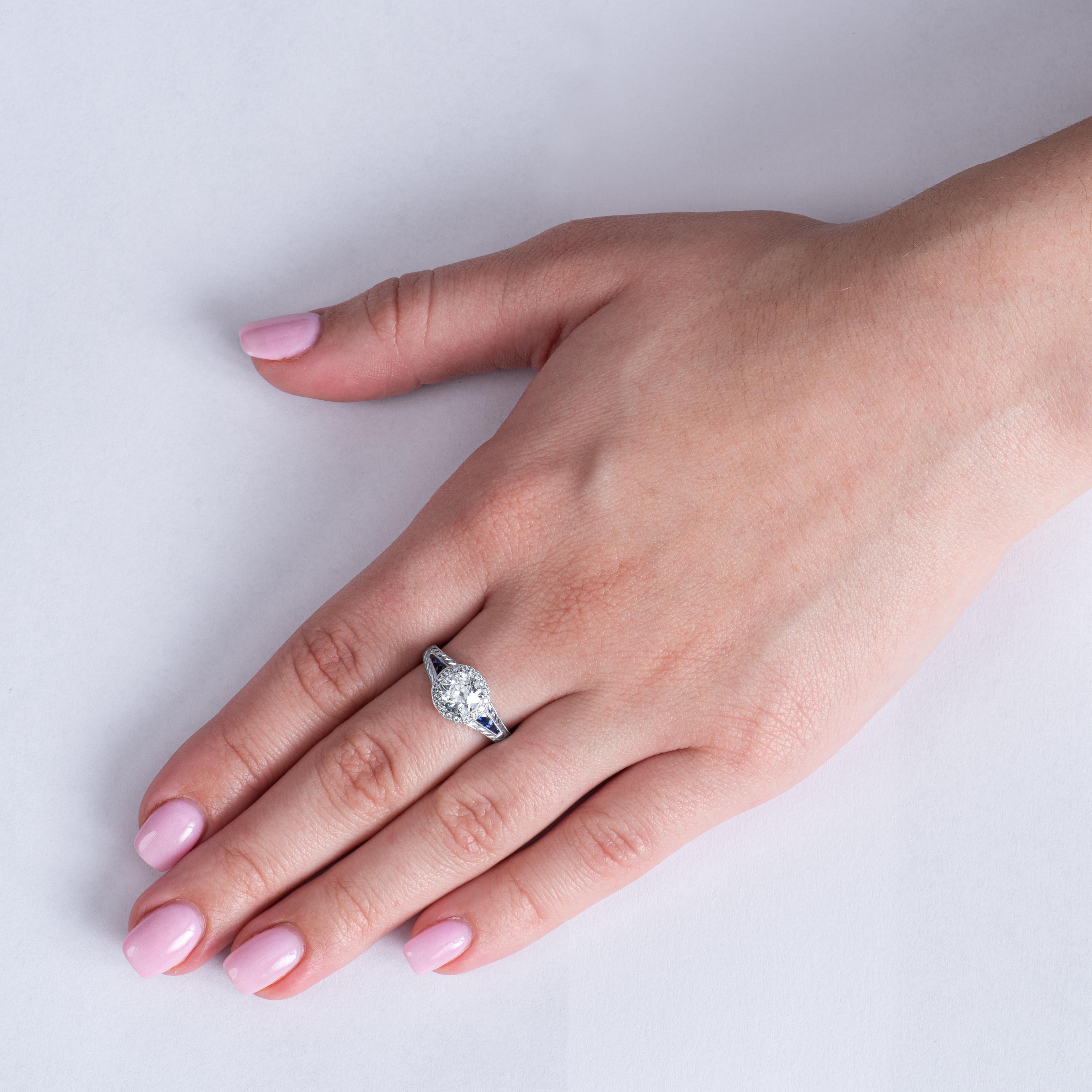 1,09 Karat Diamant im Altminenschliff mit 0,22 Karat Saphir Vintage inspirierter Ring im Zustand „Neu“ im Angebot in Houston, TX