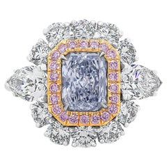 1.09 Carat Radiant Halo Diamond Ring Fancy 18K Gold Rare Fancy-Color Splendour