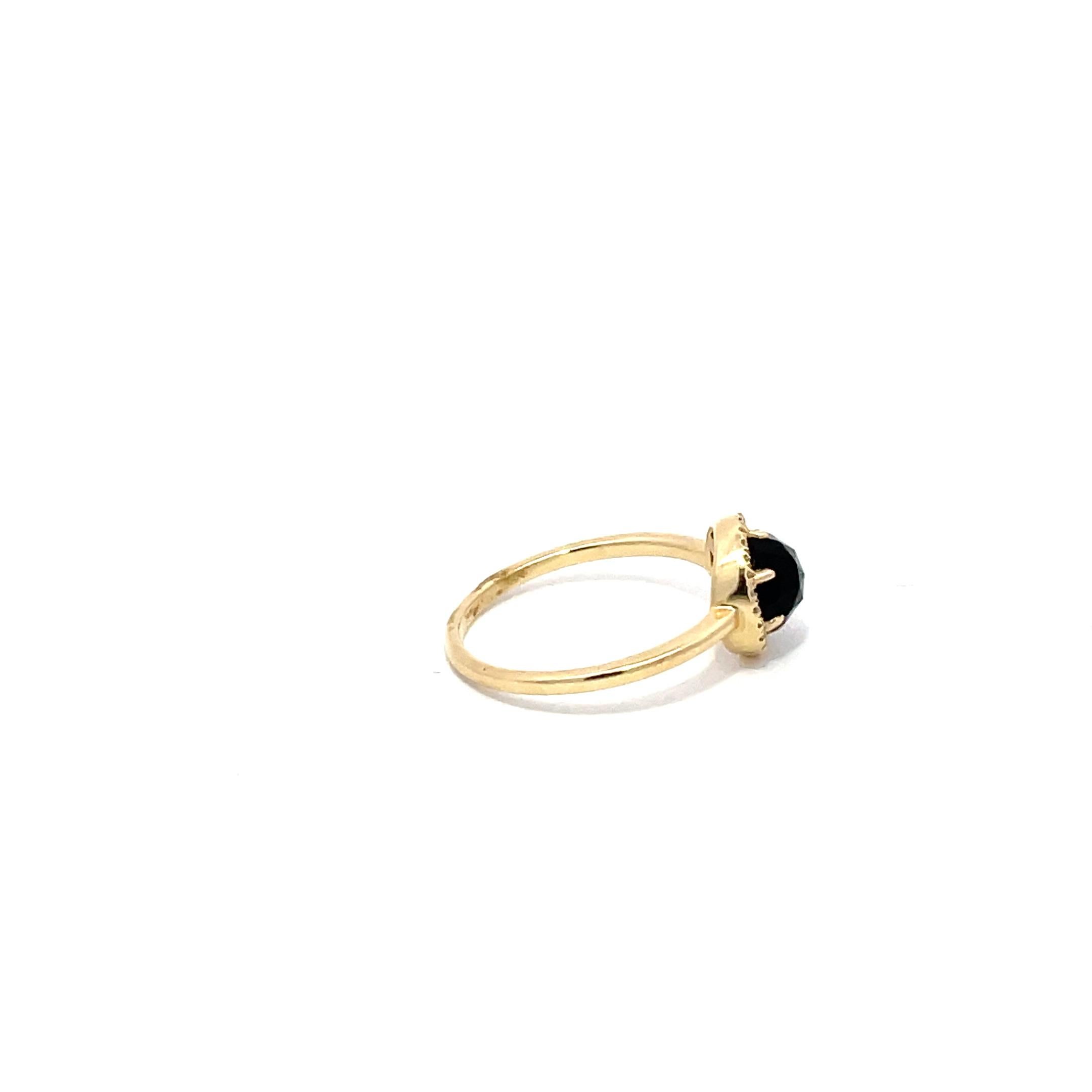 1.09 Carat Round Black Onyx & Diamond Yellow Gold Ring For Sale 3