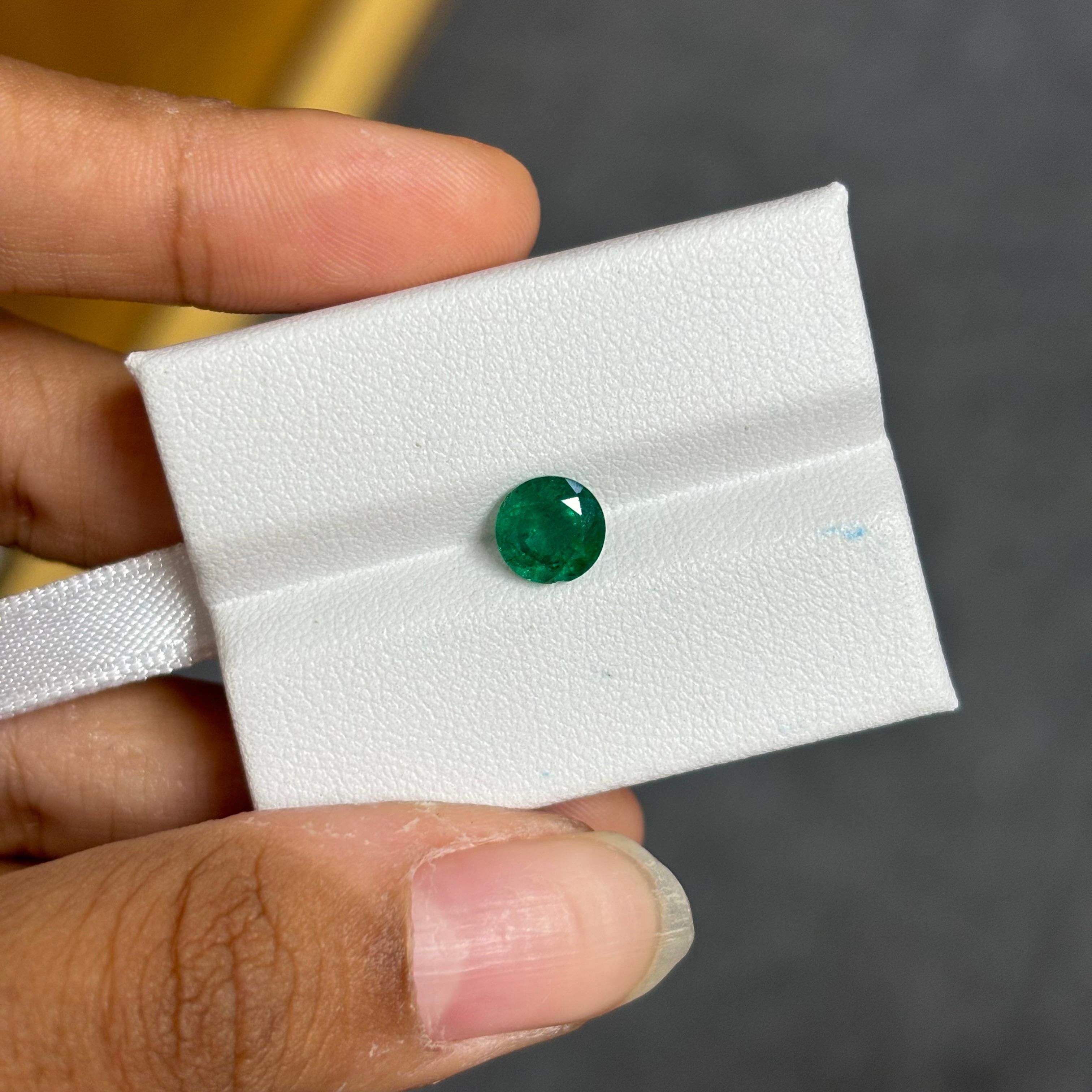 1.09 Carat Round Zambian Emerald Gemstone For Sale 6