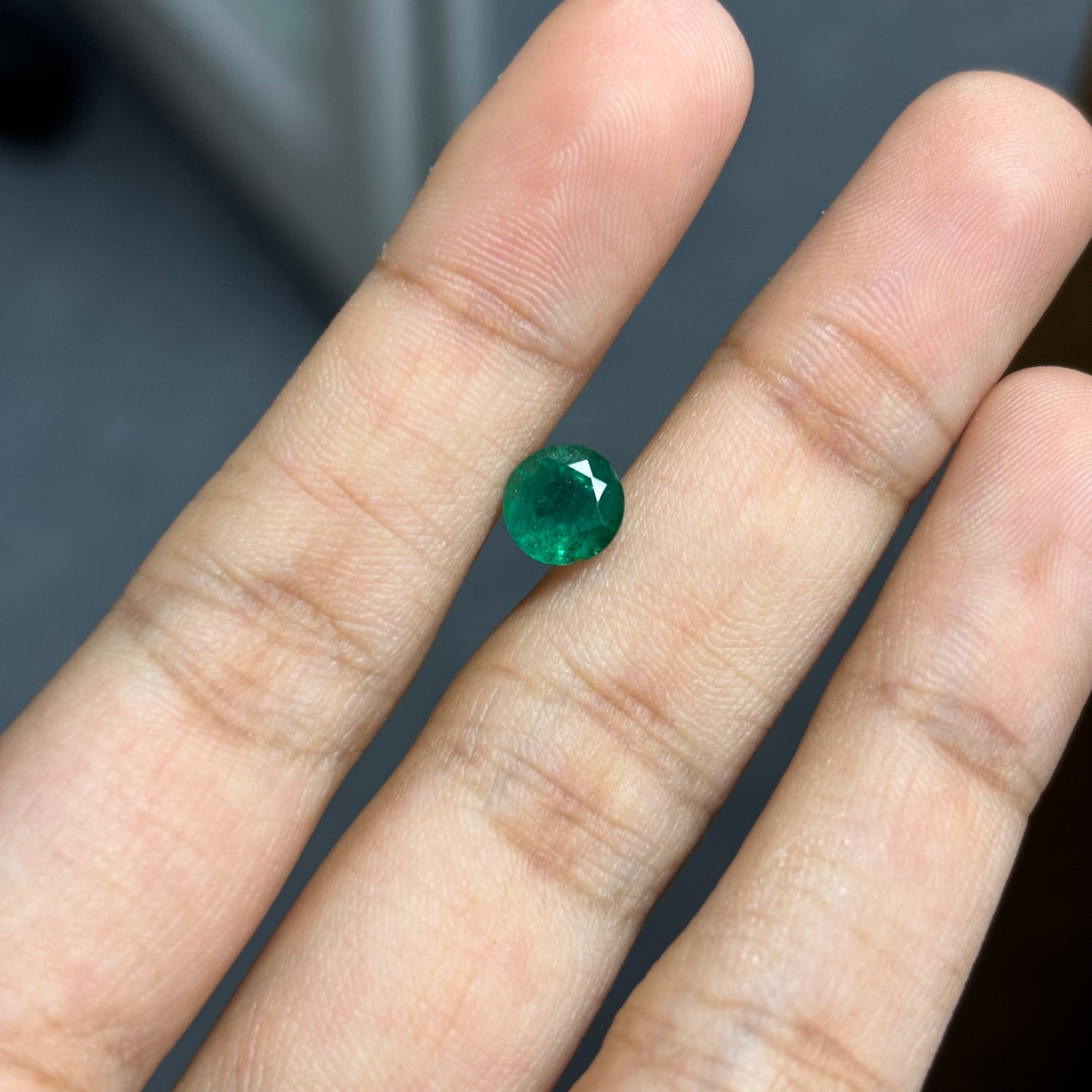 1.09 Carat Round Zambian Emerald Gemstone For Sale 2