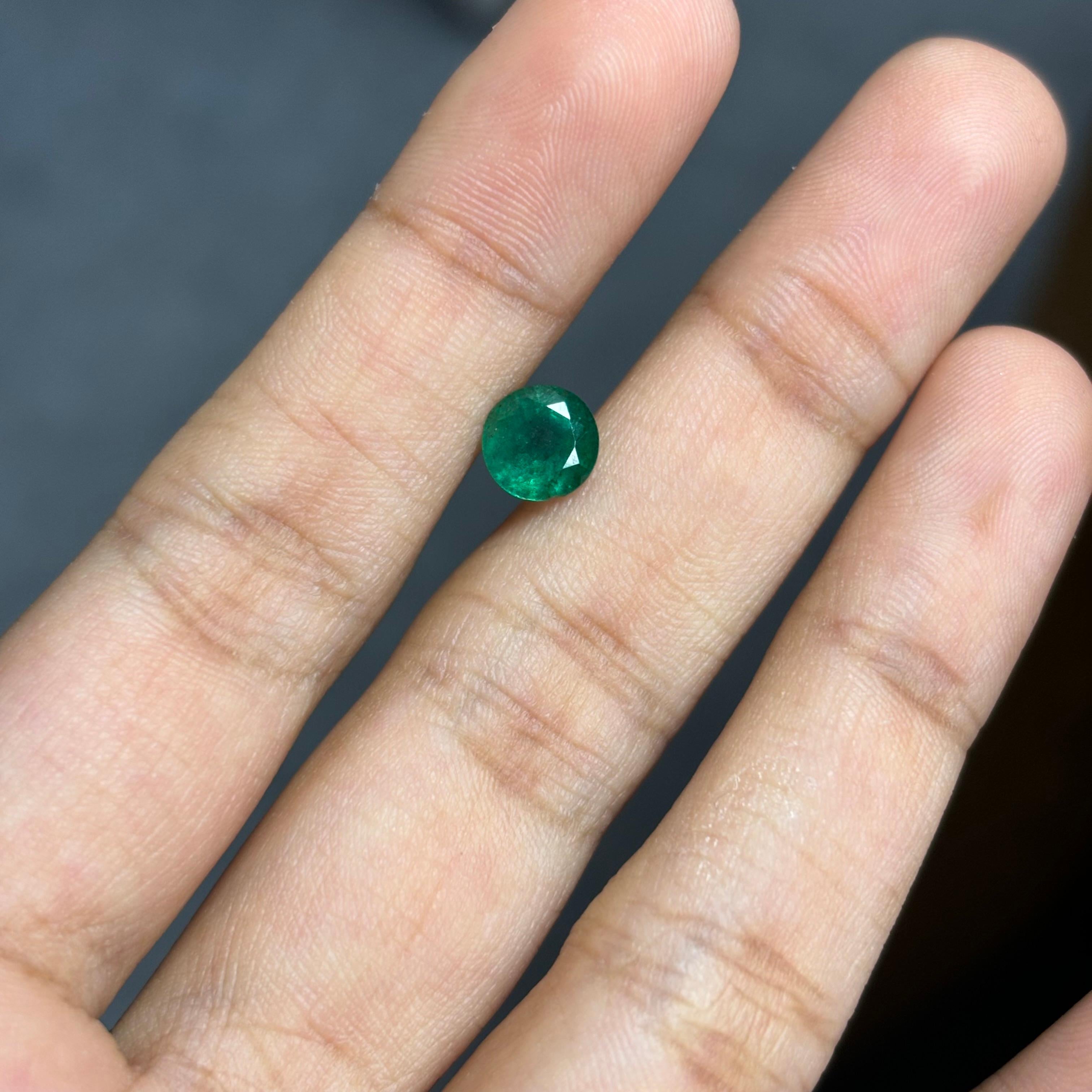 1.09 Carat Round Zambian Emerald Gemstone For Sale 3